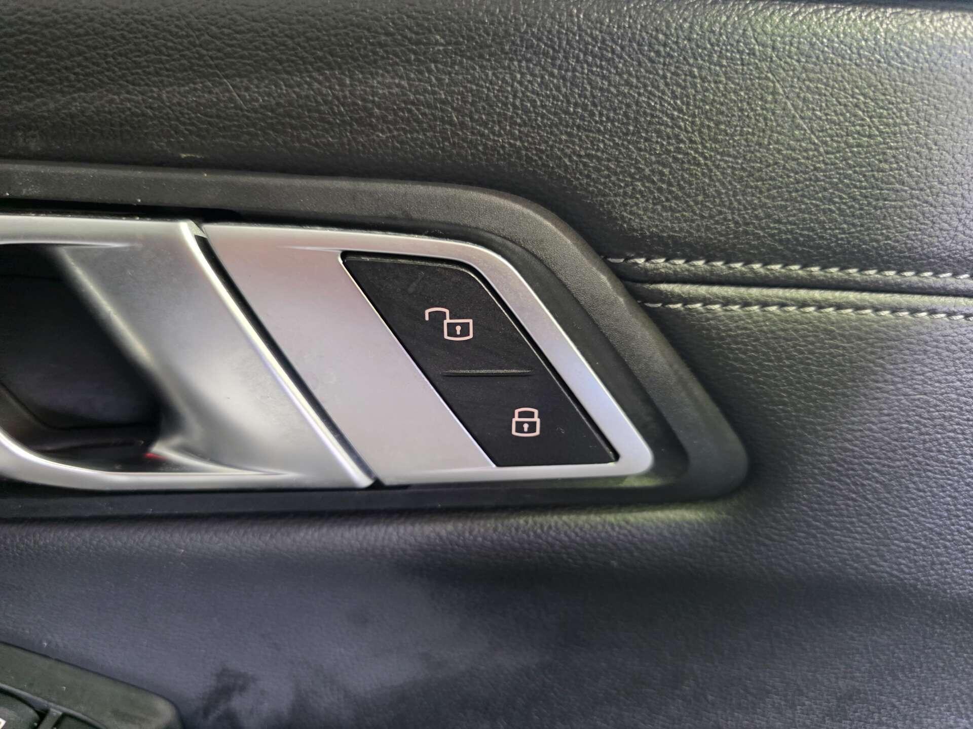 BMW 3 Series view 14