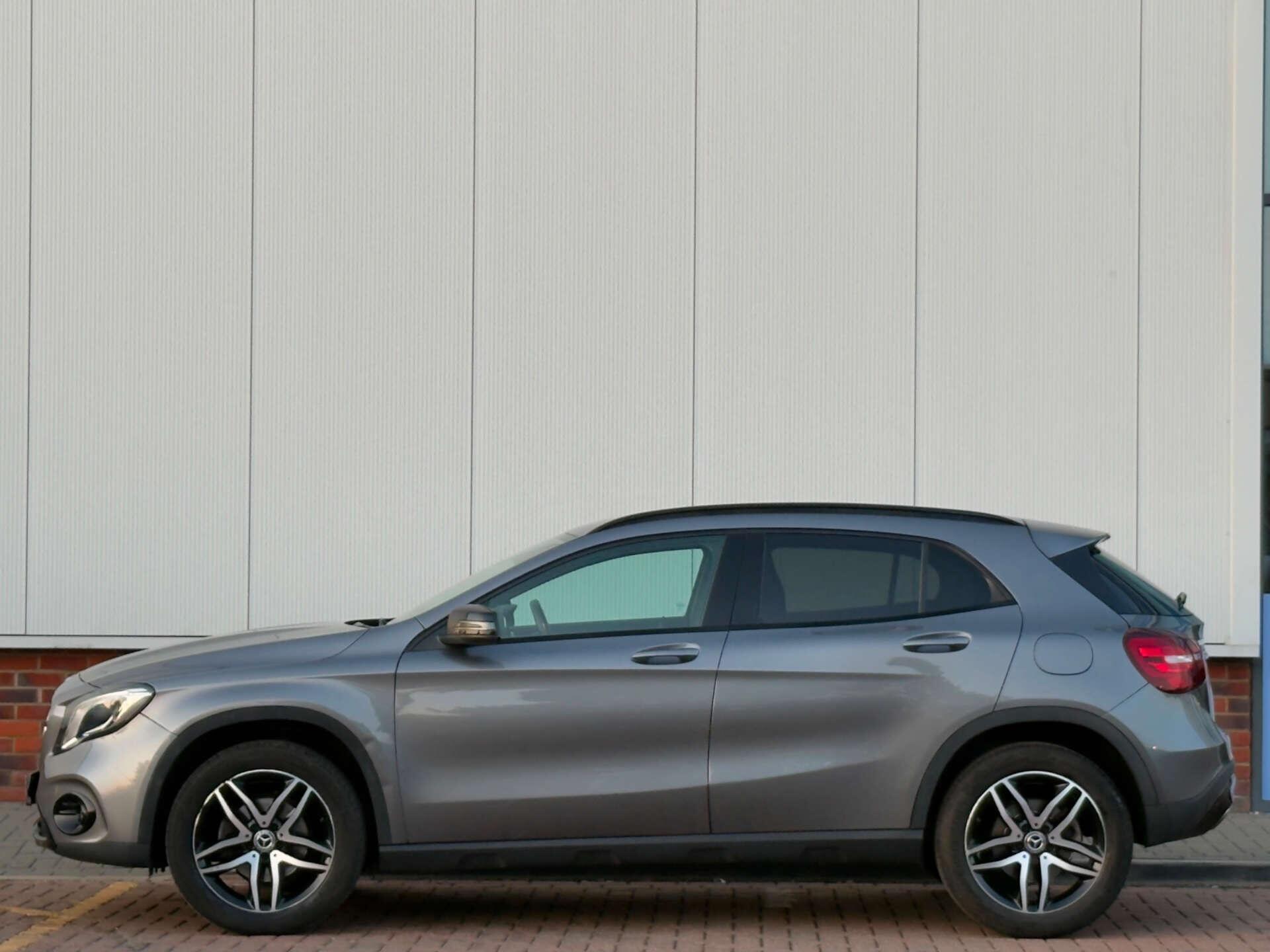 Mercedes-Benz Gla view 8