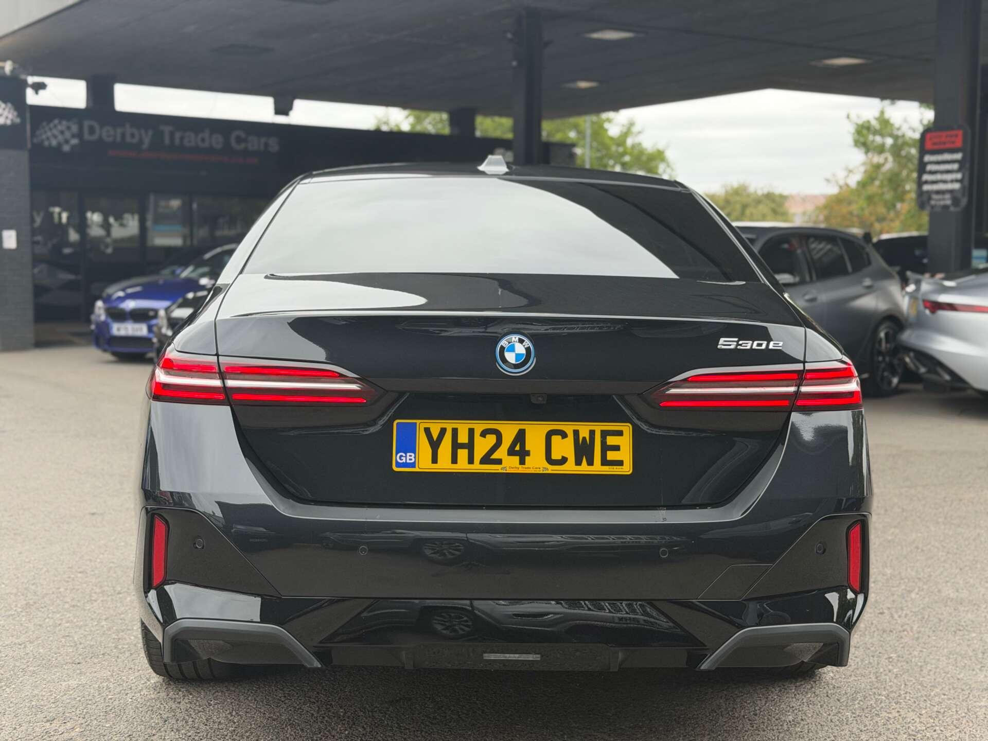 BMW 5 Series view 13