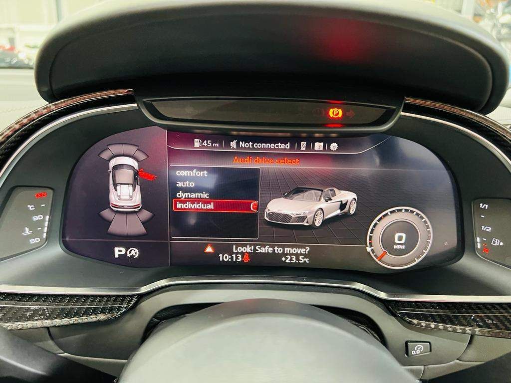 Audi R8 view 14