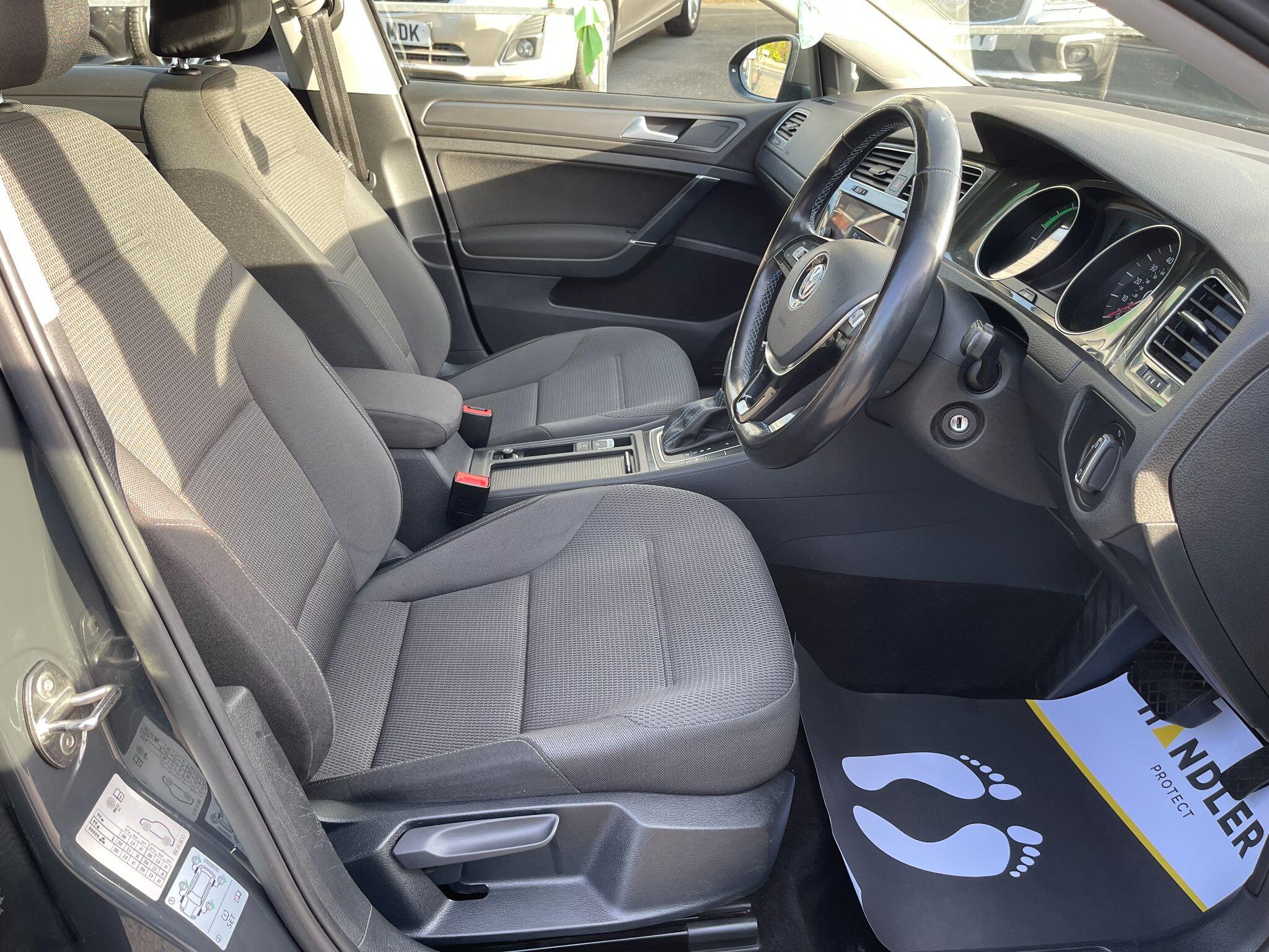 Volkswagen E-Golf view 24