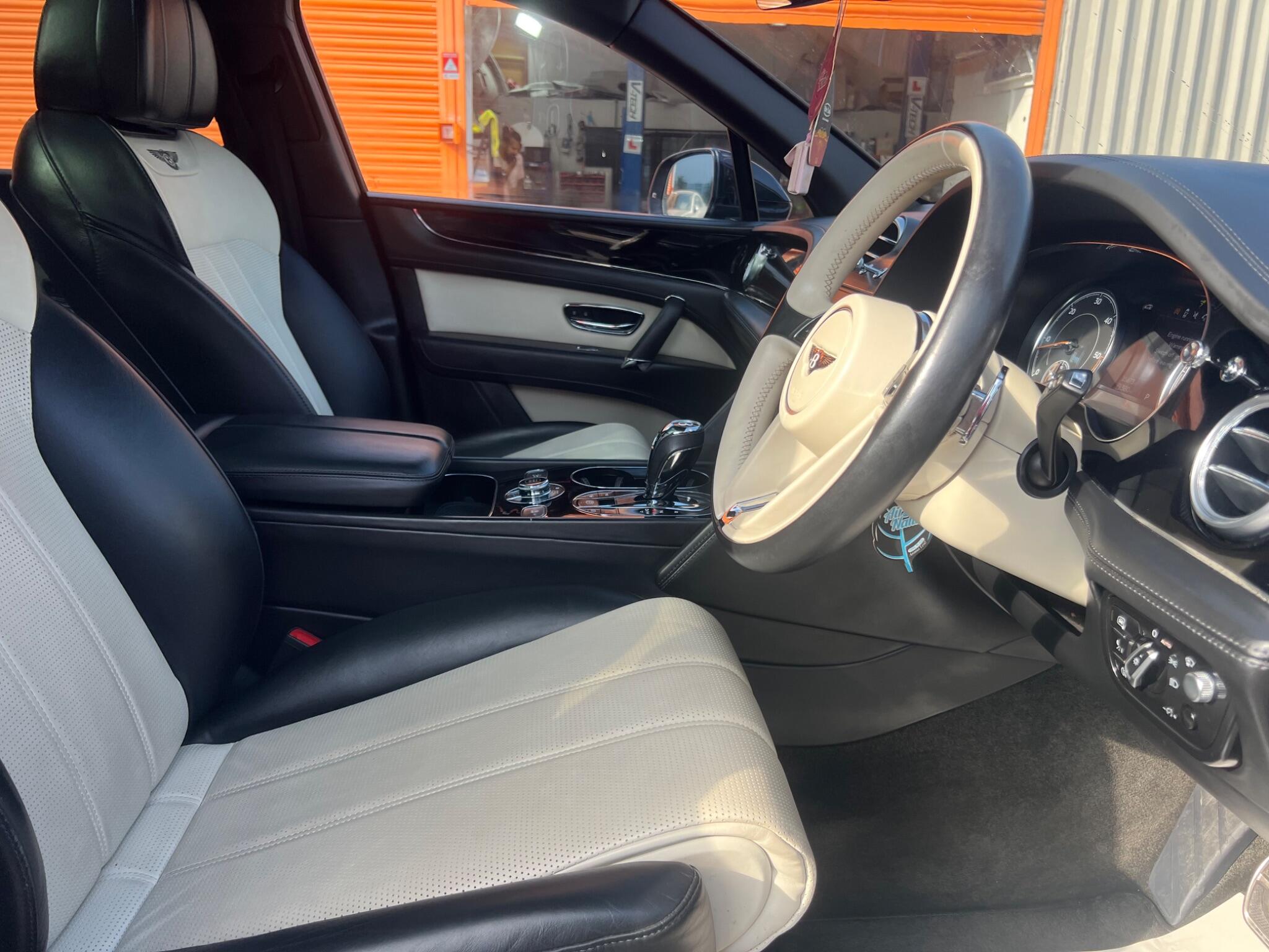 Bentley Bentayga view 23