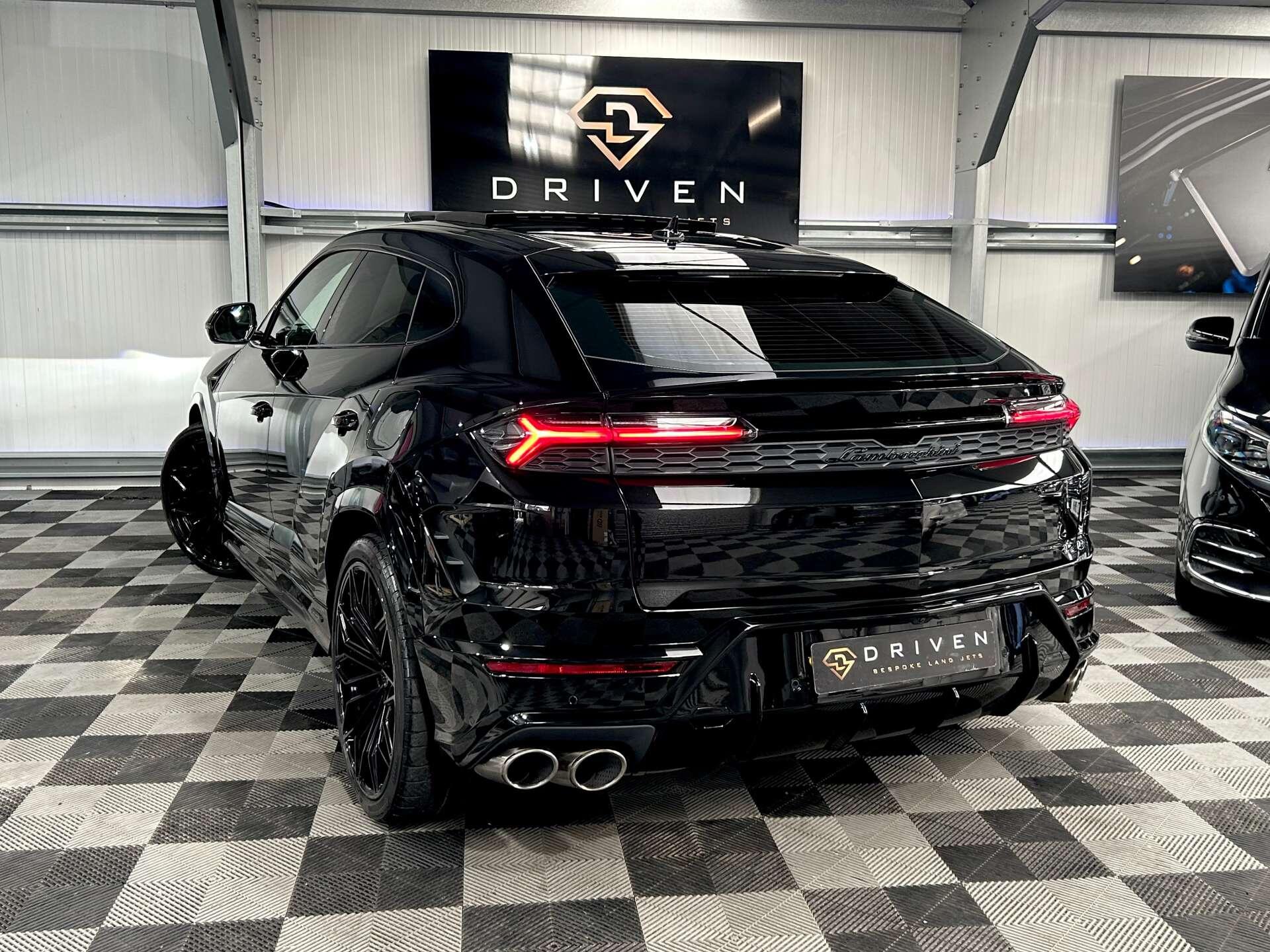 Lamborghini Urus view 23