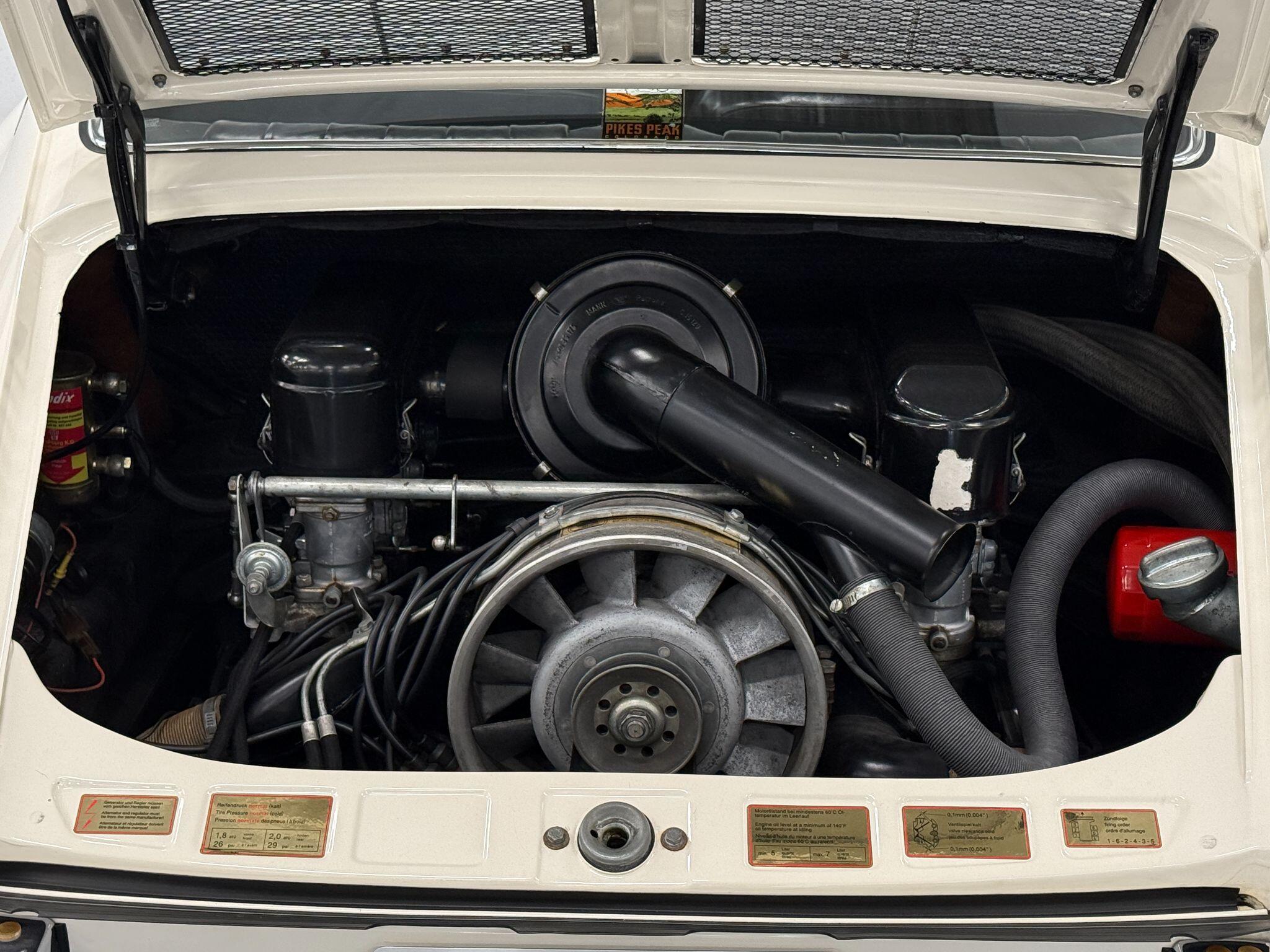 Porsche 911 view 22