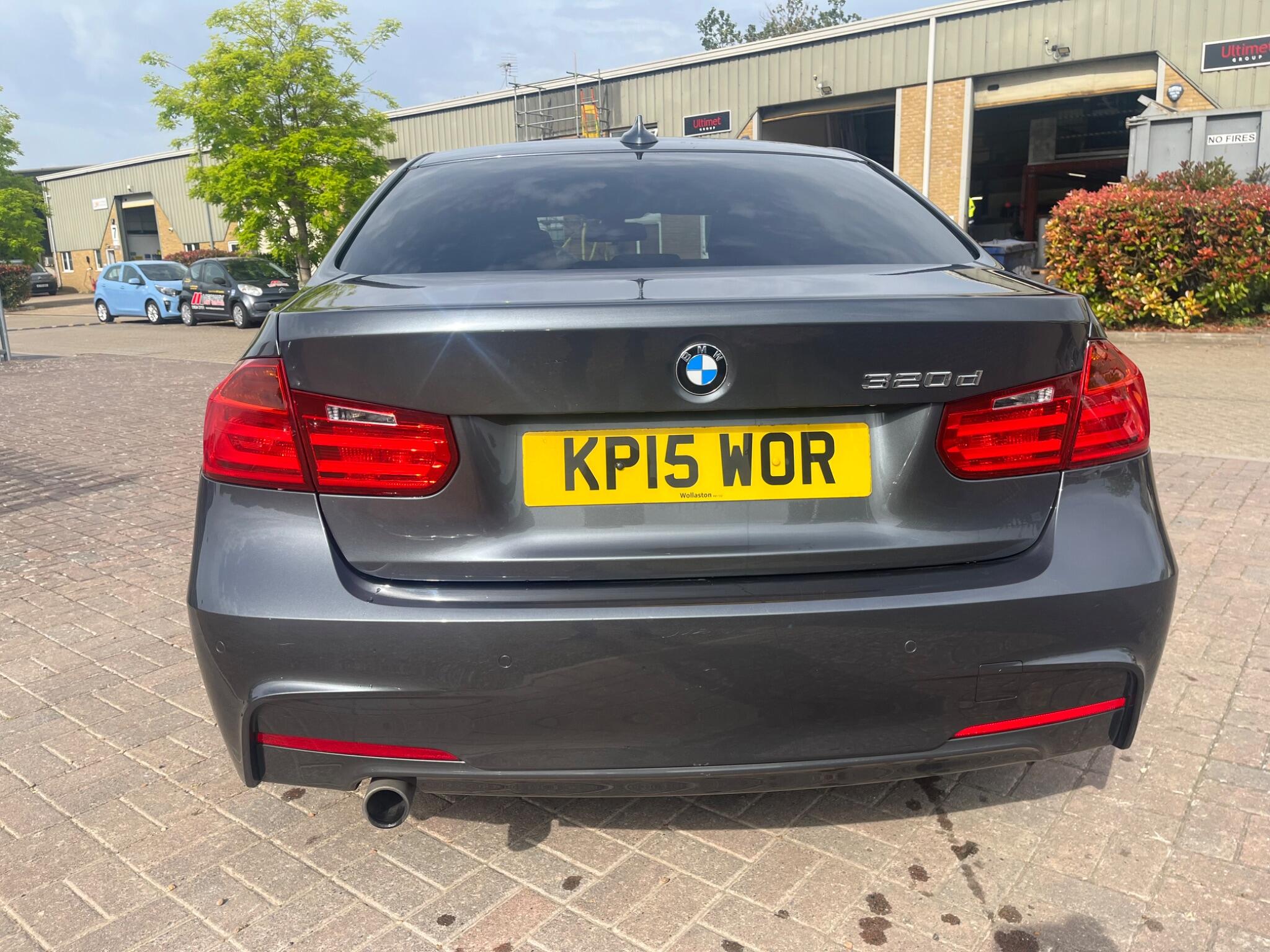 BMW 3 Series view 15