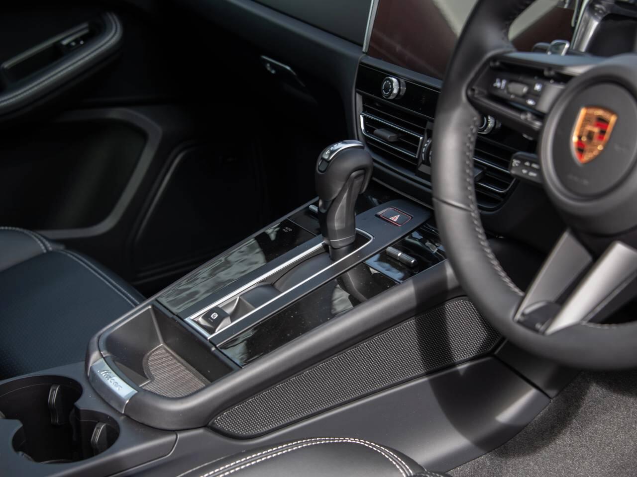 Porsche Macan view 28