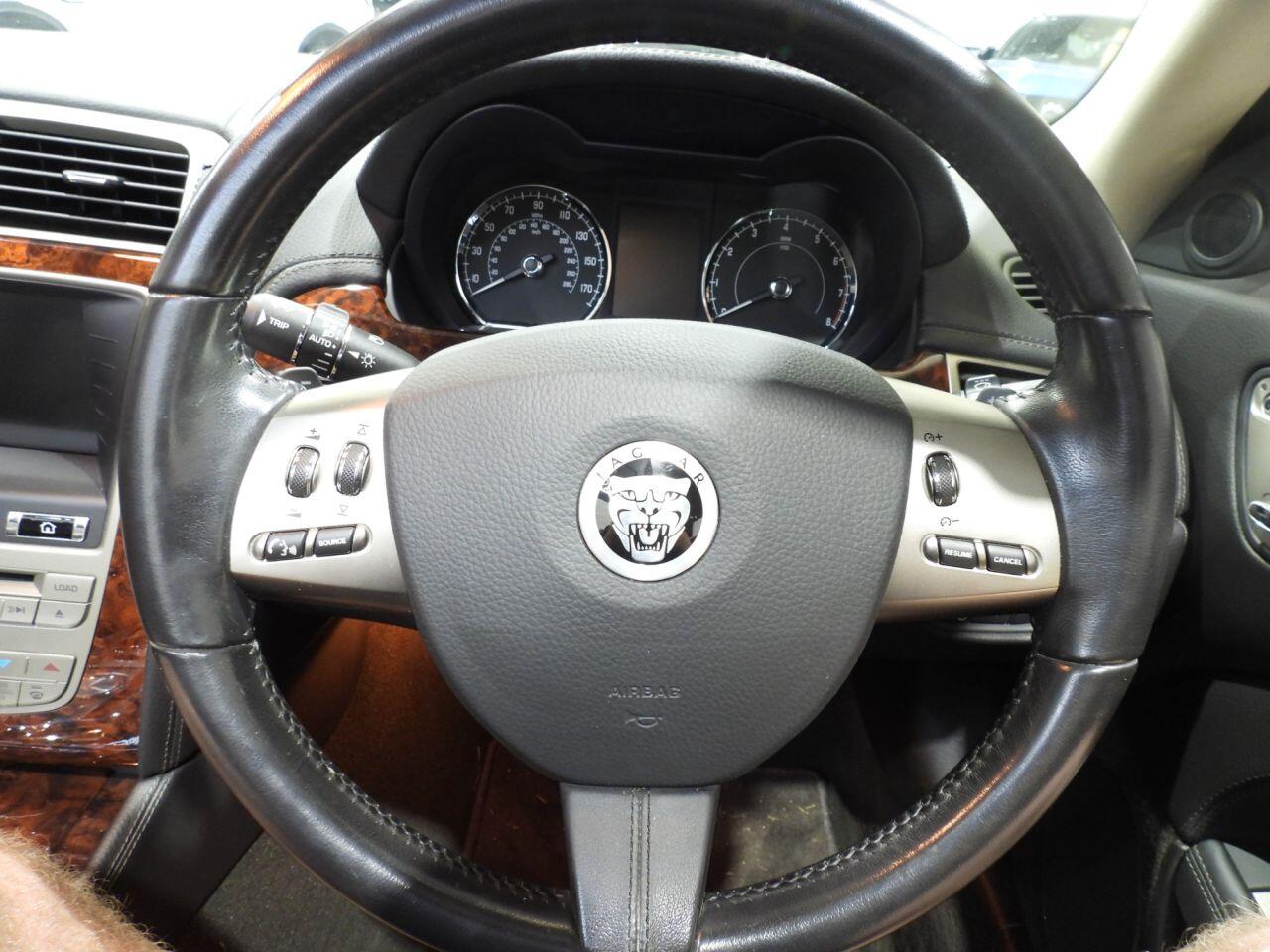 Jaguar XK view 19