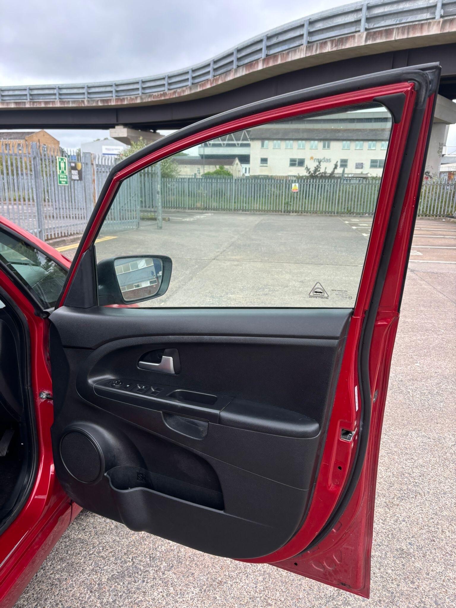 Kia Venga view 28