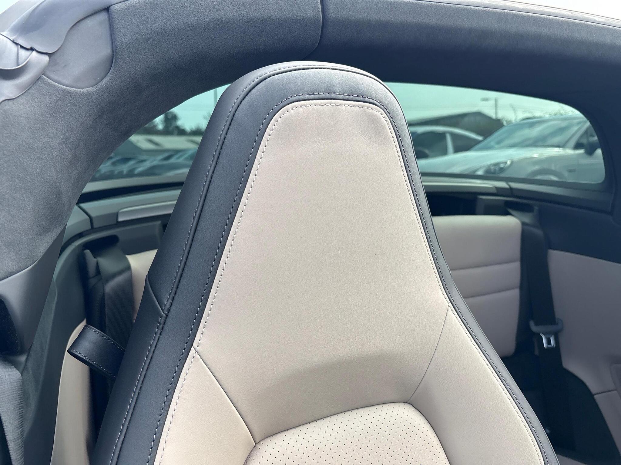 Porsche 911 view 23