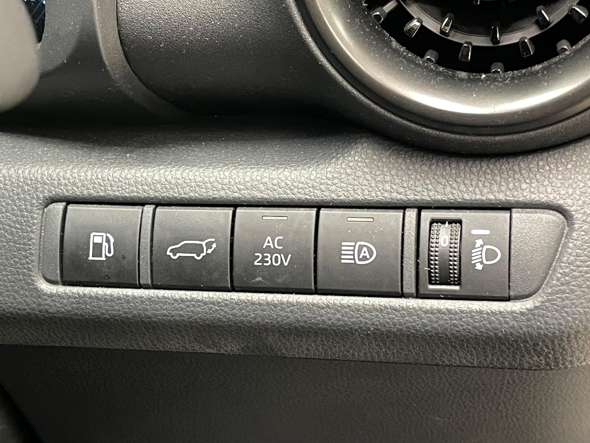 Toyota C-HR view 21