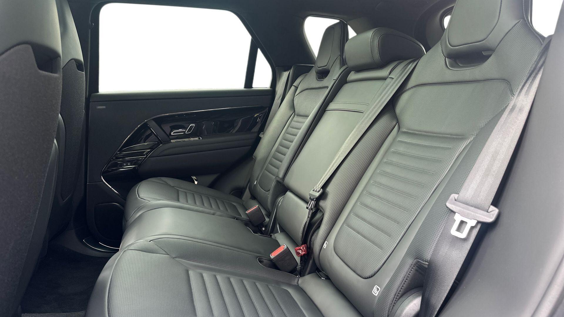 Land Rover Range Rover Sport view 4