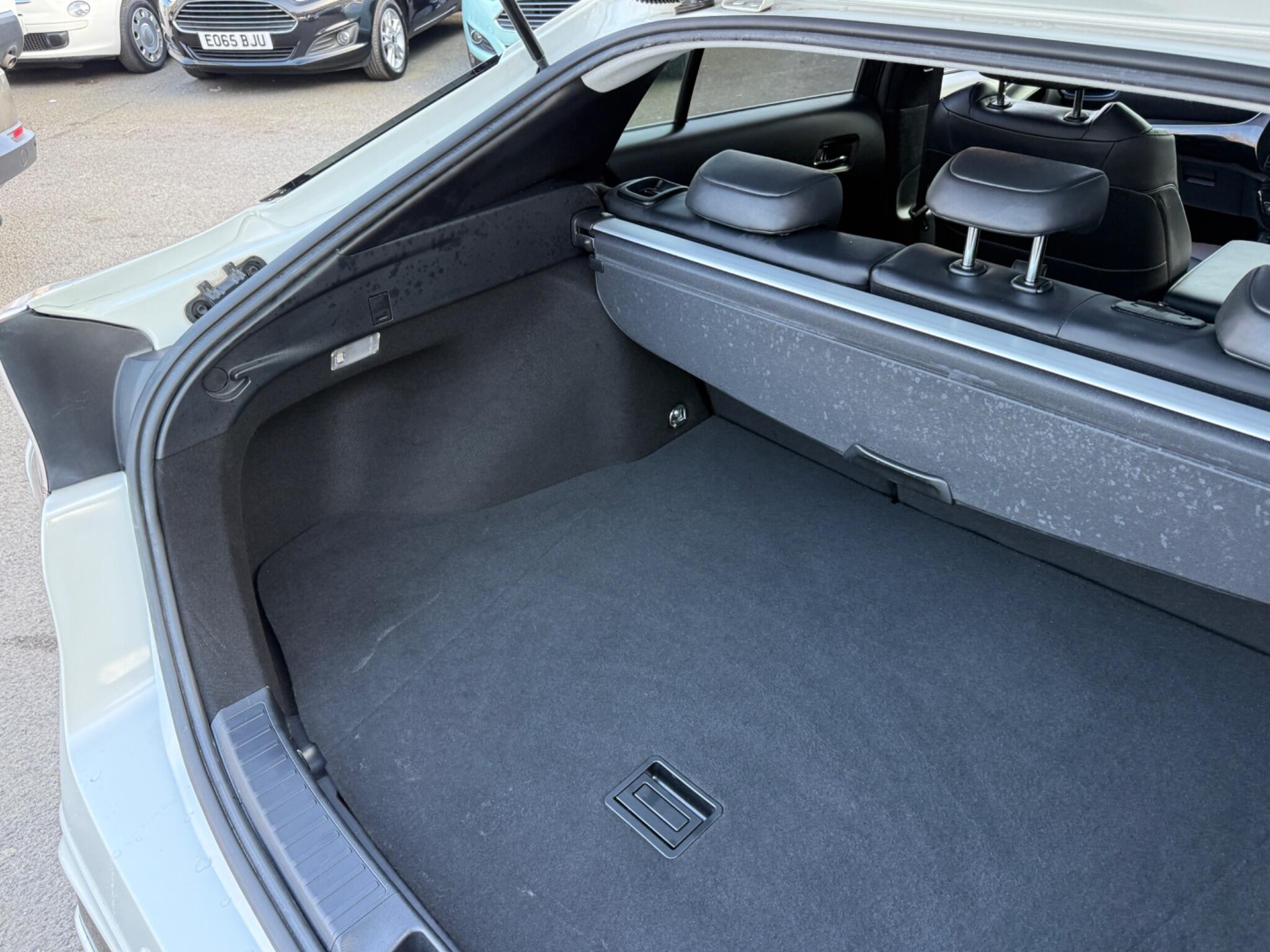 Toyota Prius - Image 46