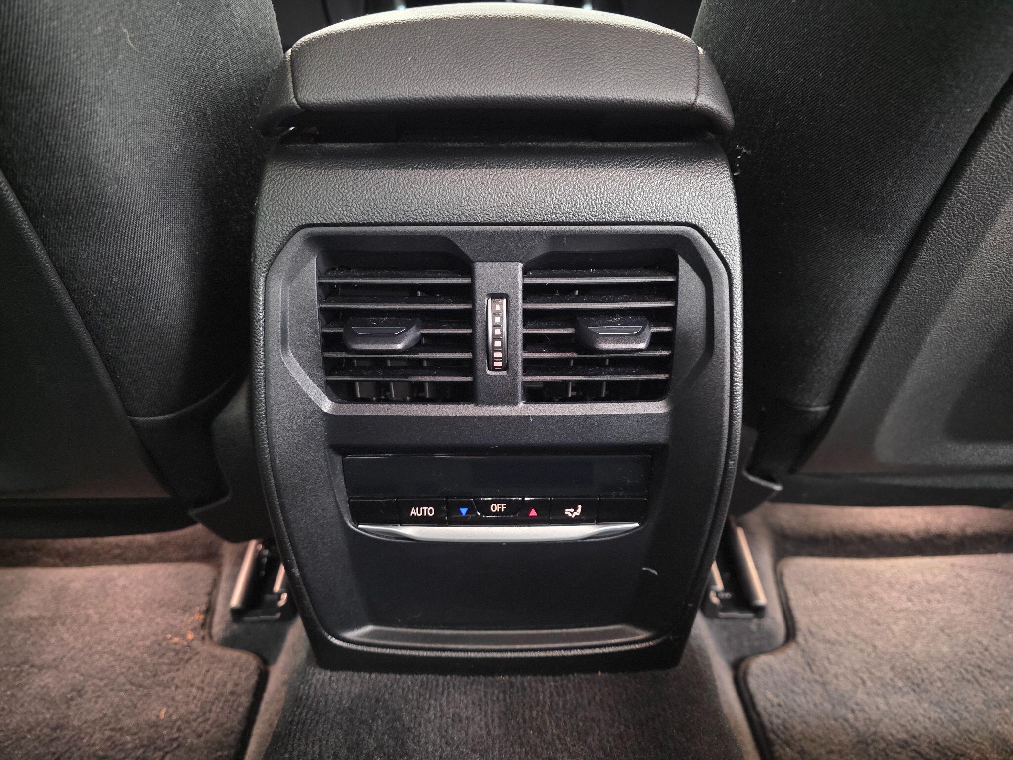 BMW 3 Series view 26