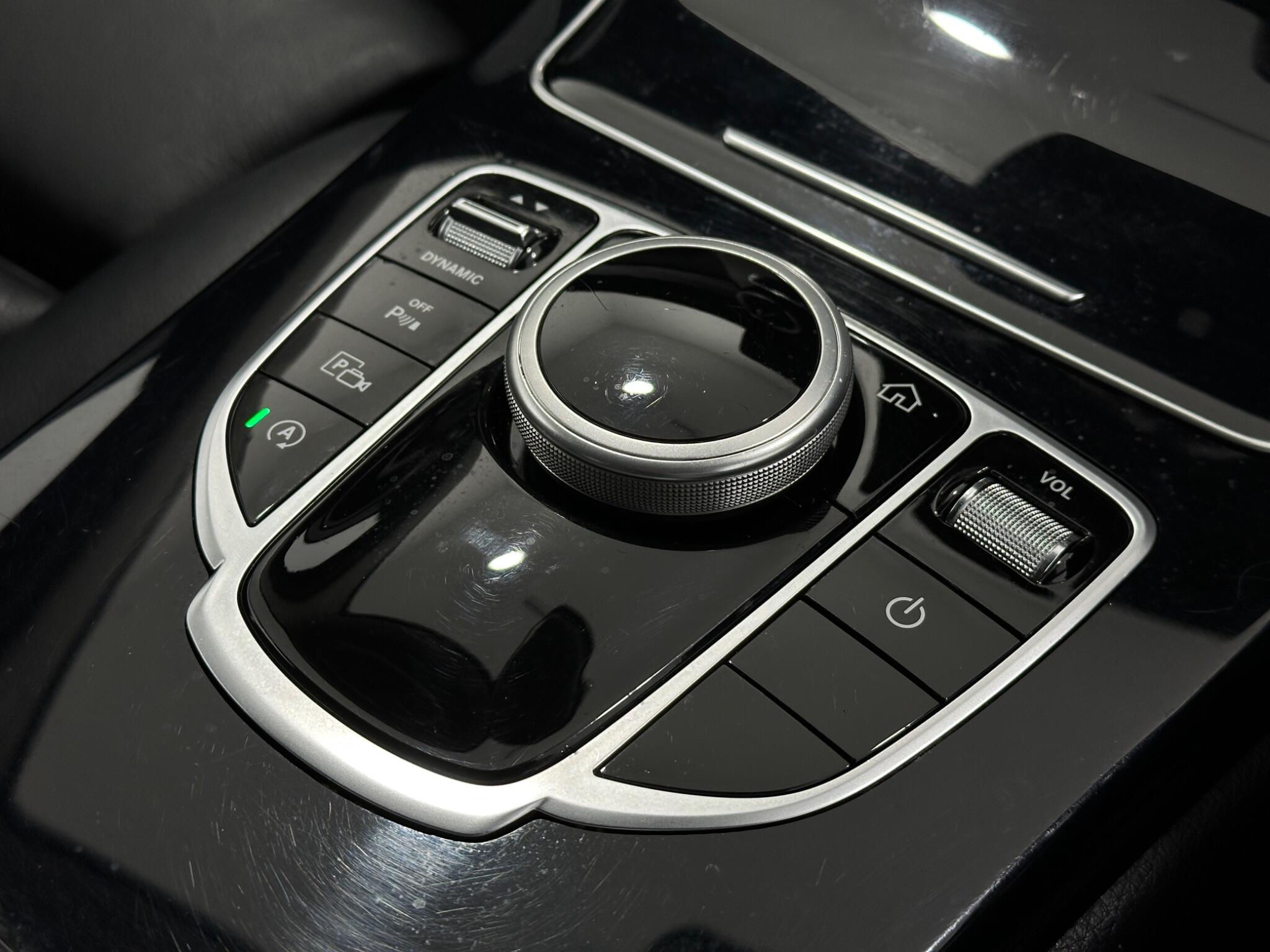 Mercedes-Benz C-Class view 22