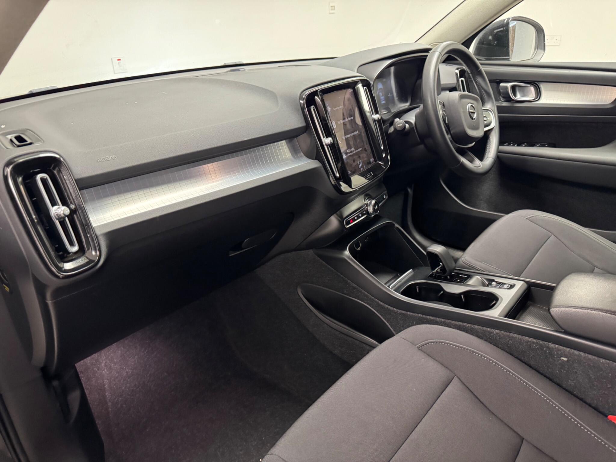 Volvo XC40 view 12