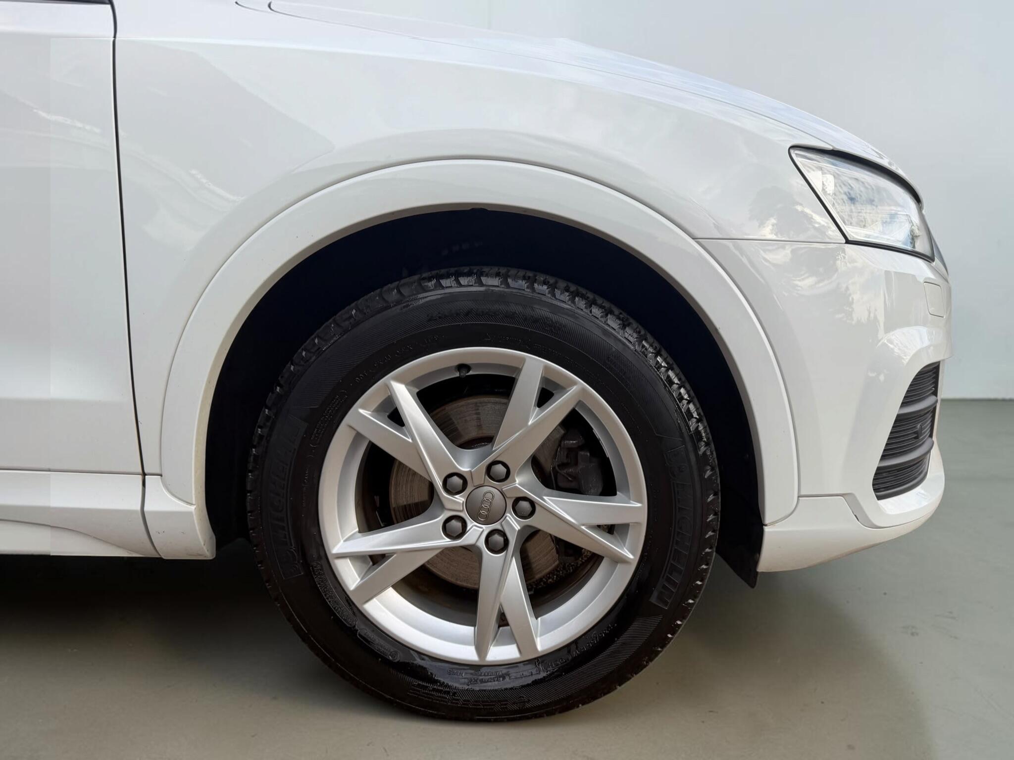 Audi Q3 view 31