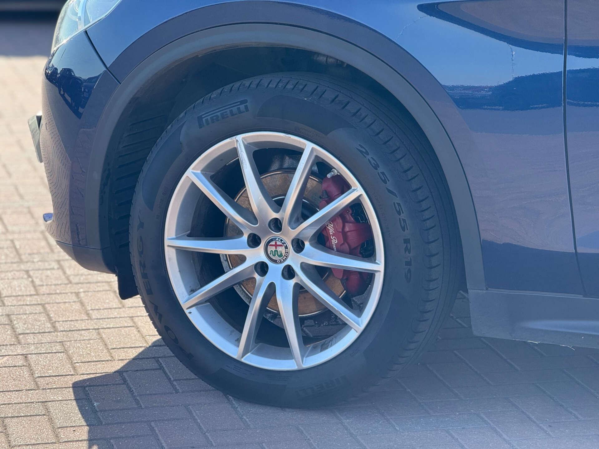 Alfa Romeo Stelvio view 8