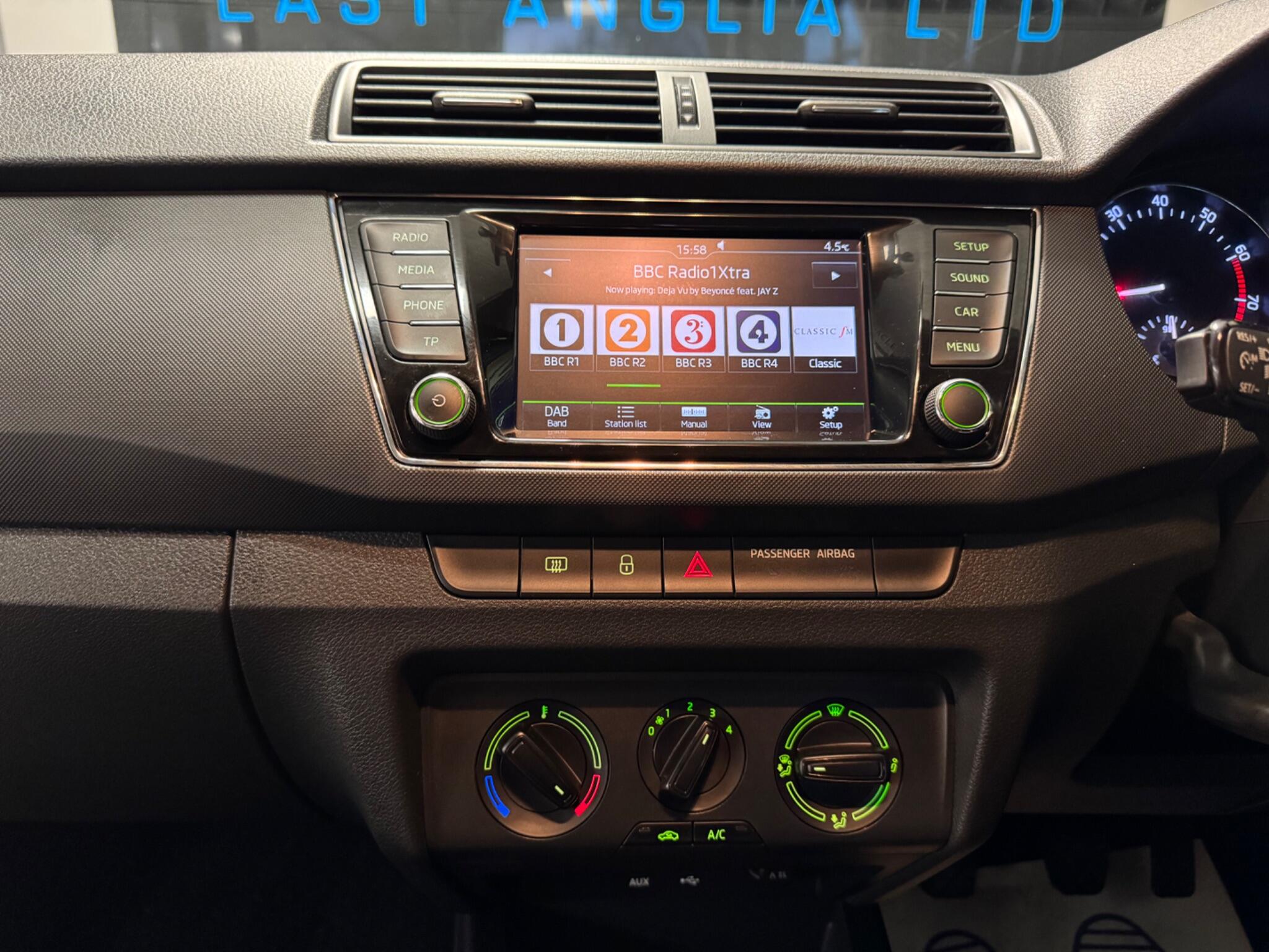 2016 Skoda Fabia 1.2 TSI SE Euro 6 (s/s) 5dr • 33,000 miles image 29