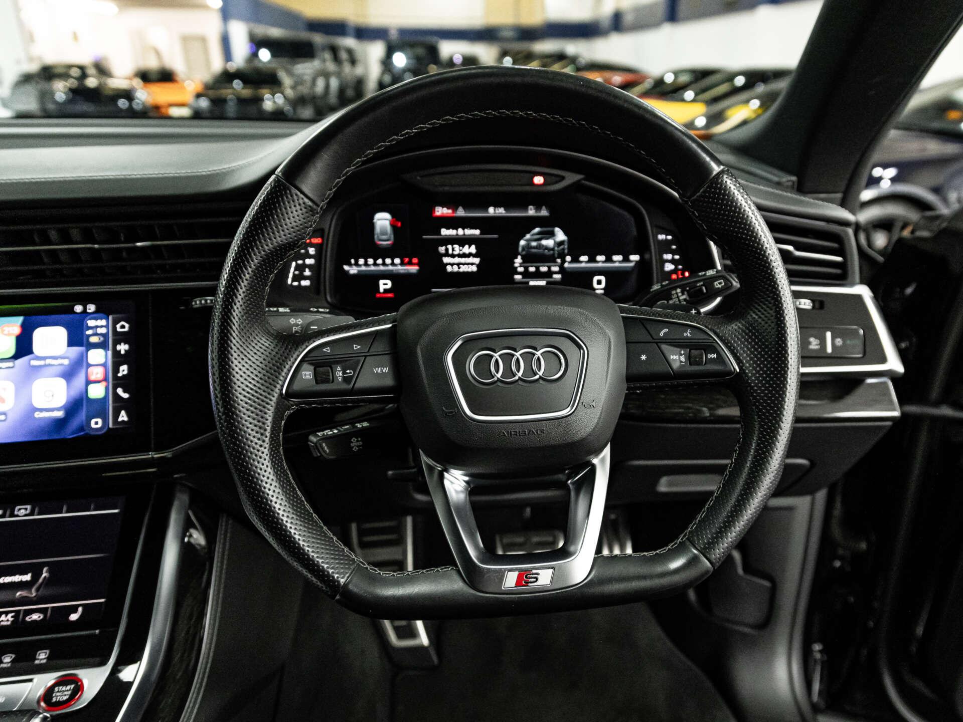 Audi SQ8 view 44