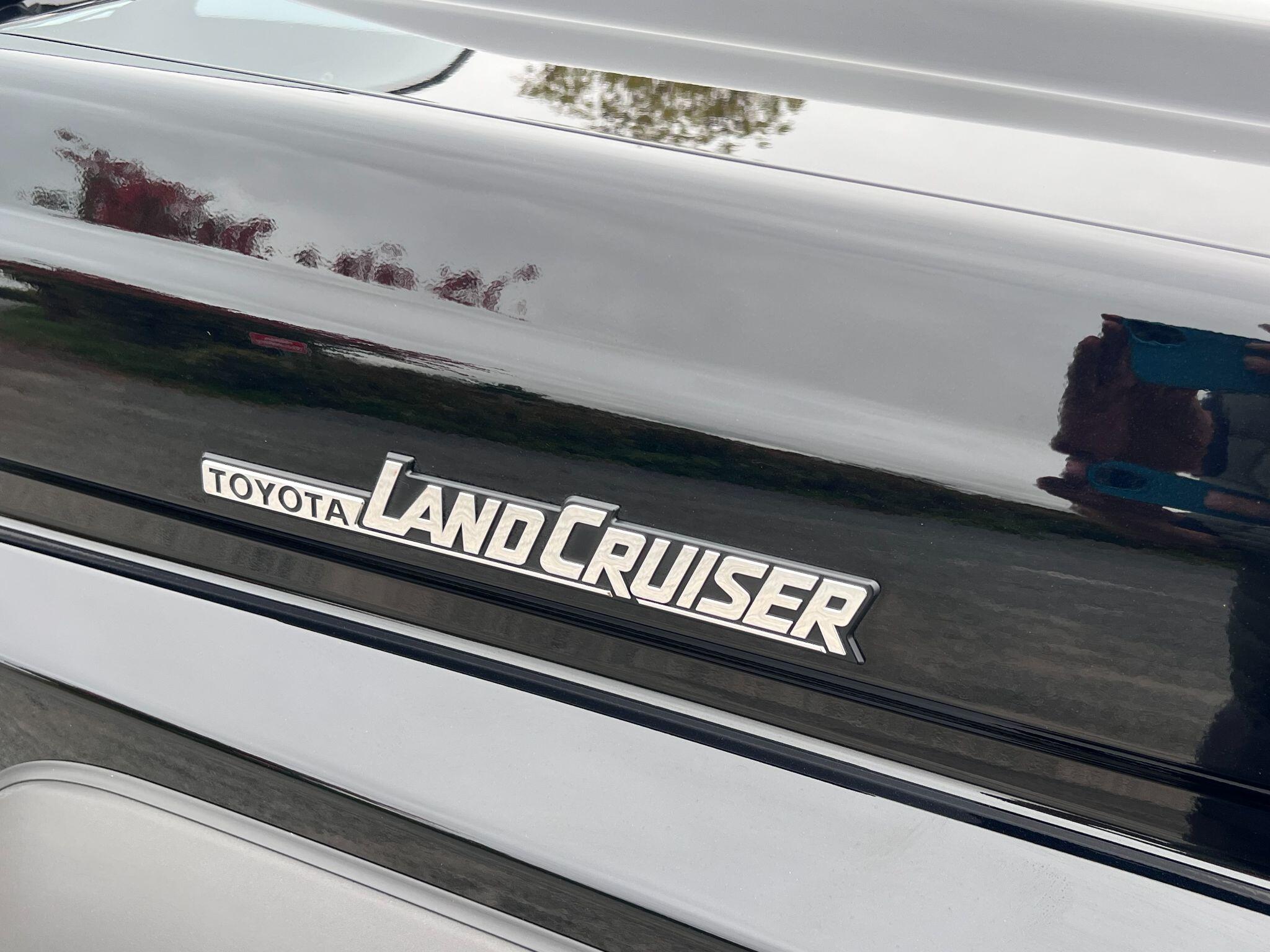 Toyota Land Cruiser view 9