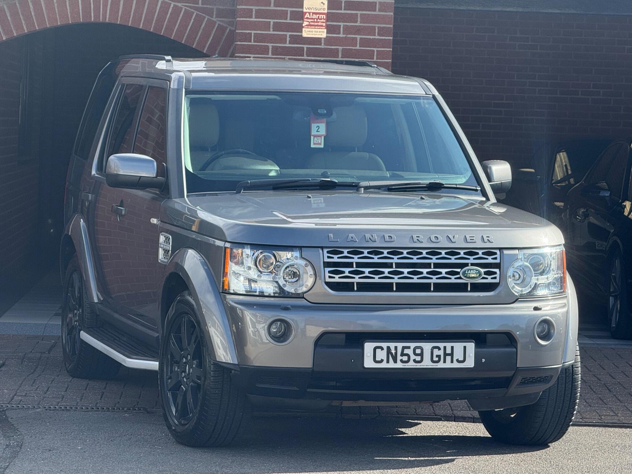 Land Rover Discovery 4 main image