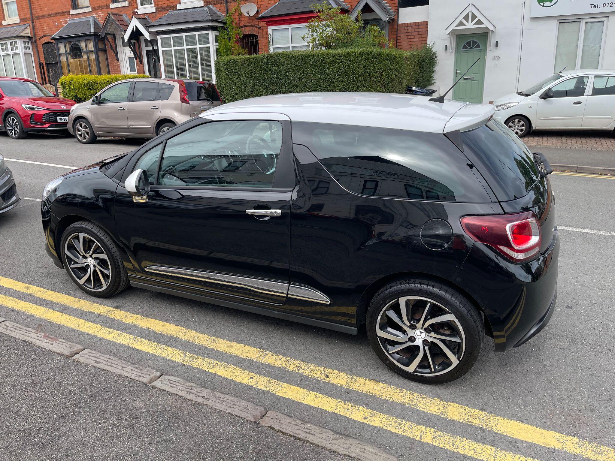 DS Automobiles DS 3 view 14