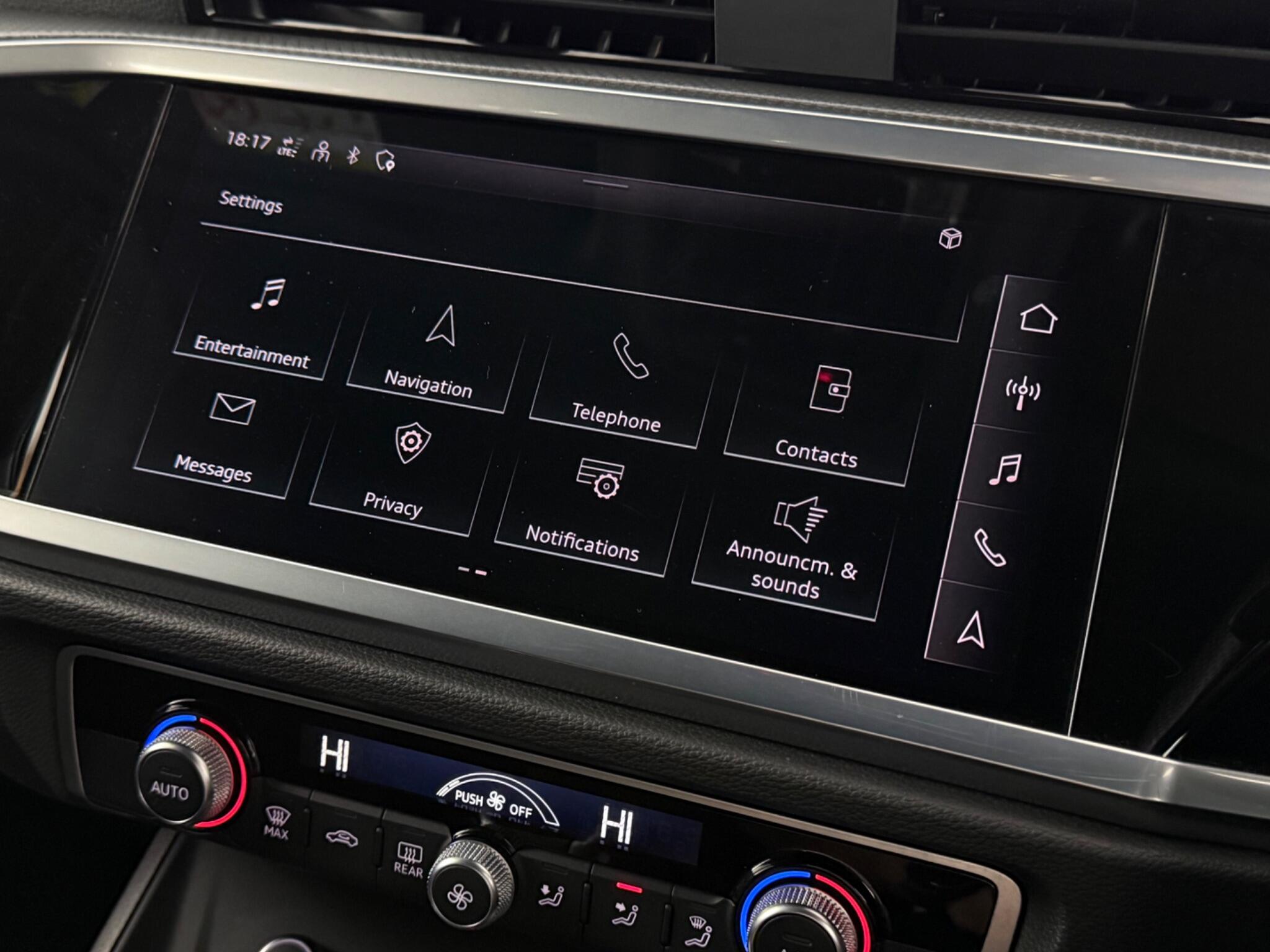 Audi Q3 view 24