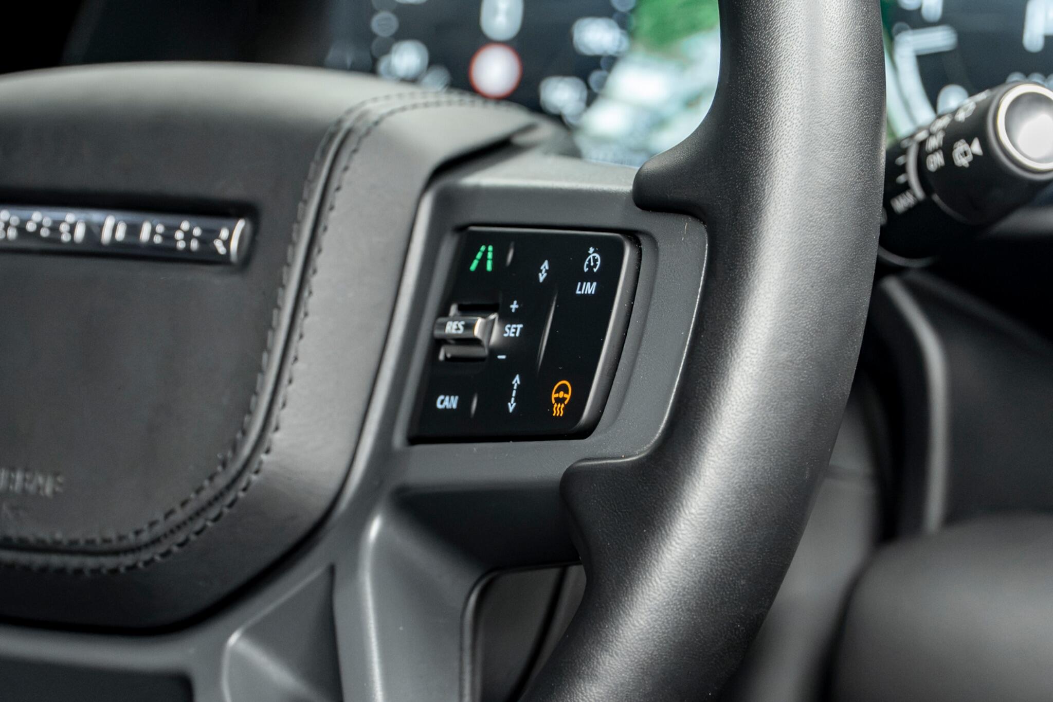 Land Rover Defender view 31