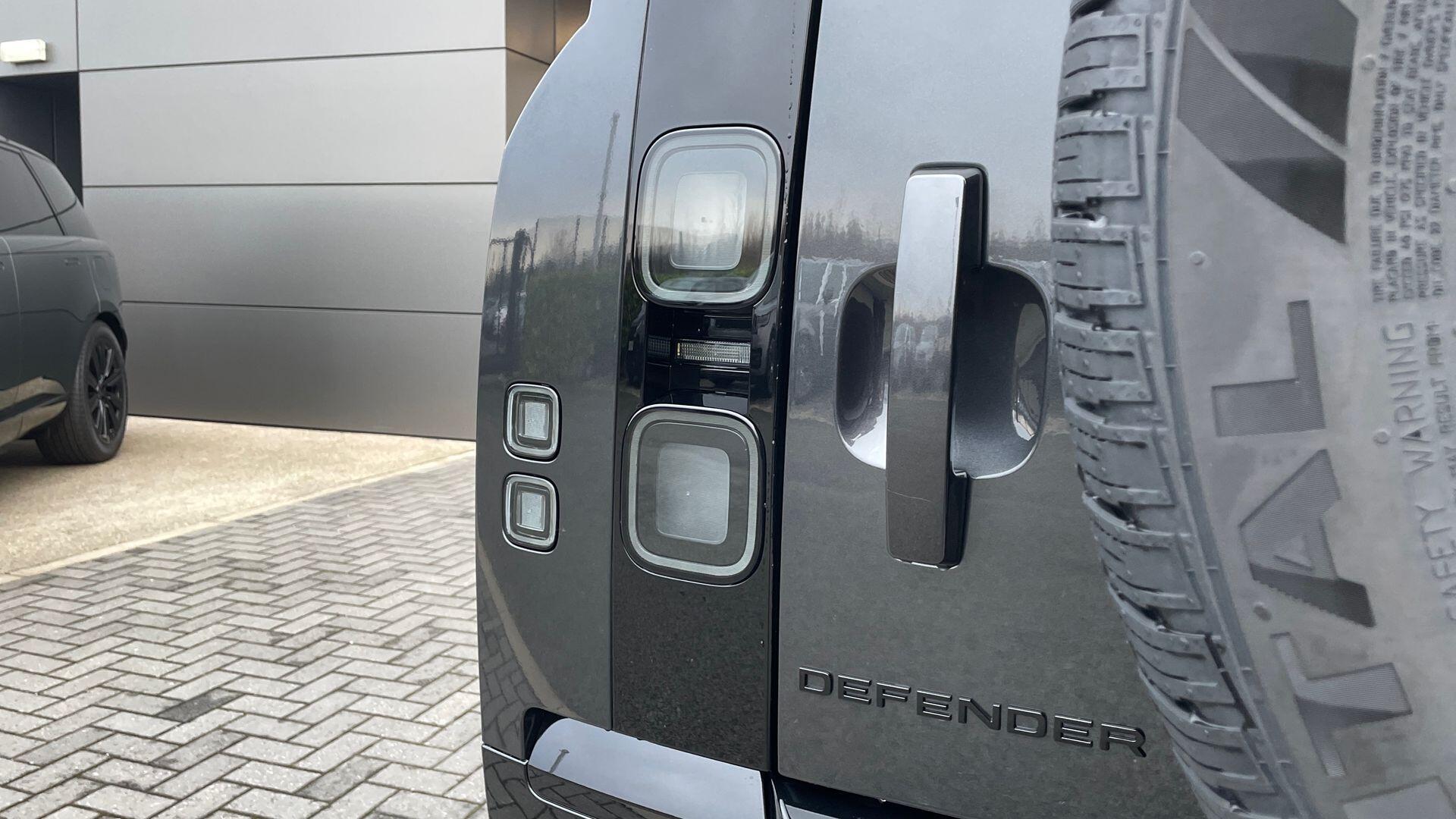 Land Rover Defender view 26