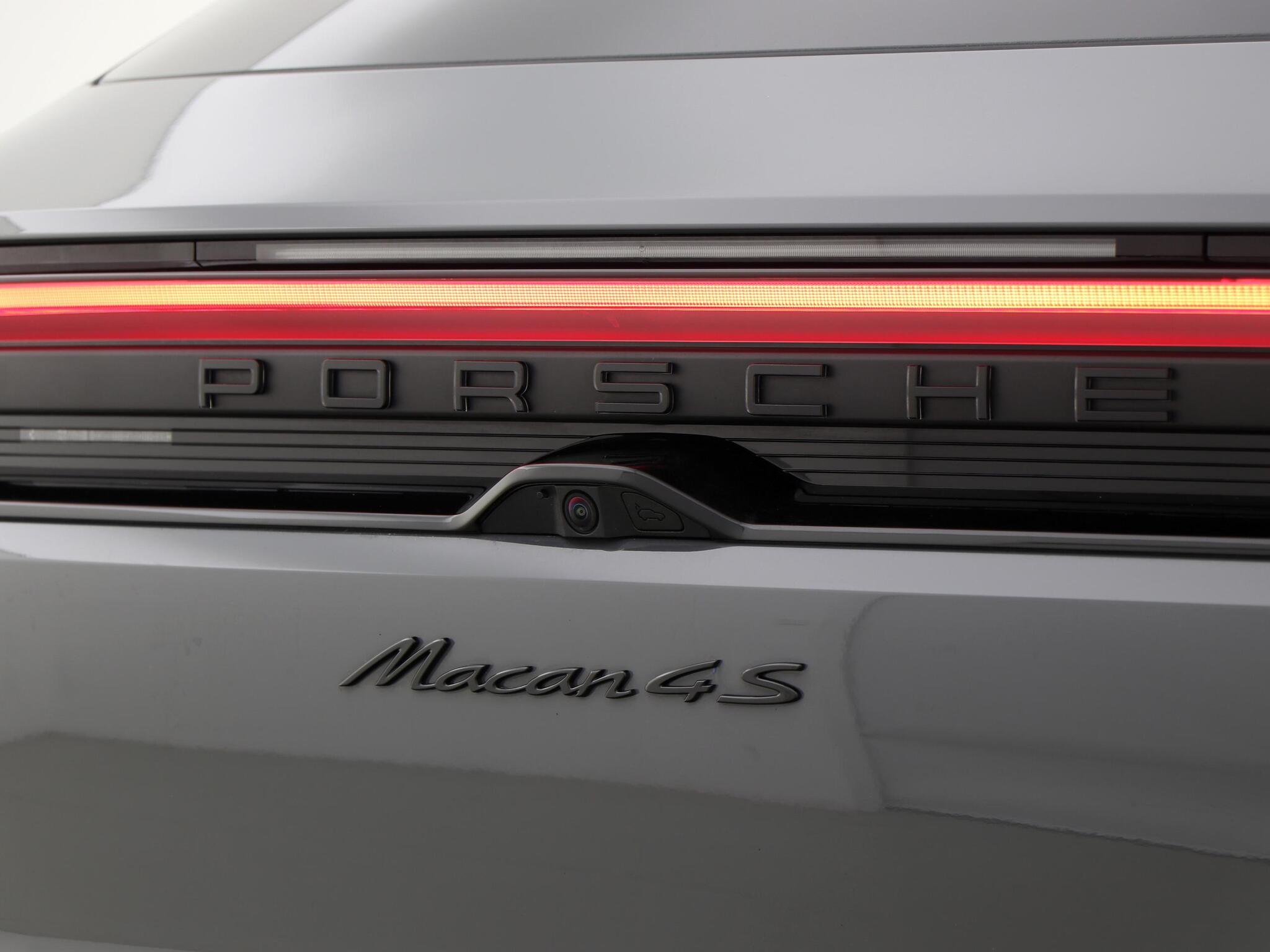 Porsche Macan view 23