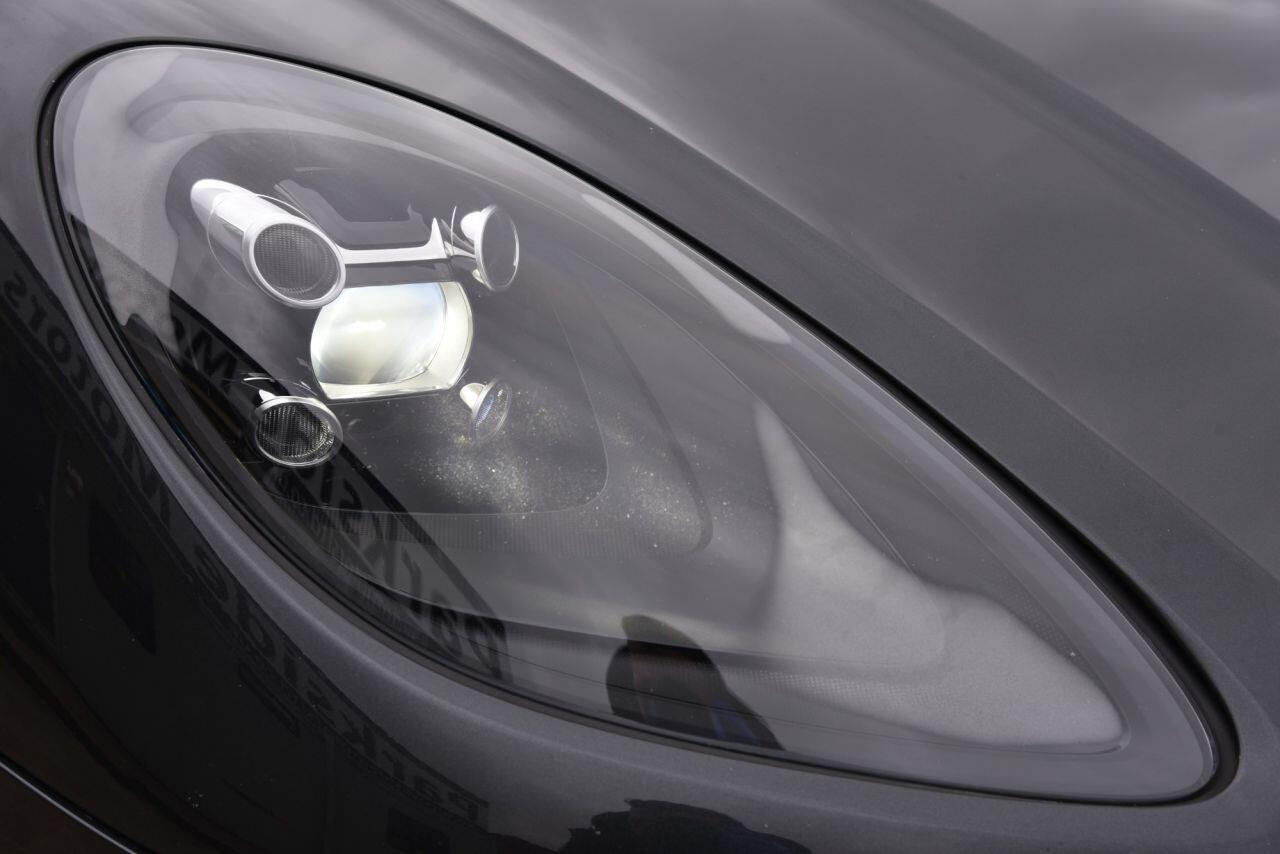 Porsche Macan view 11