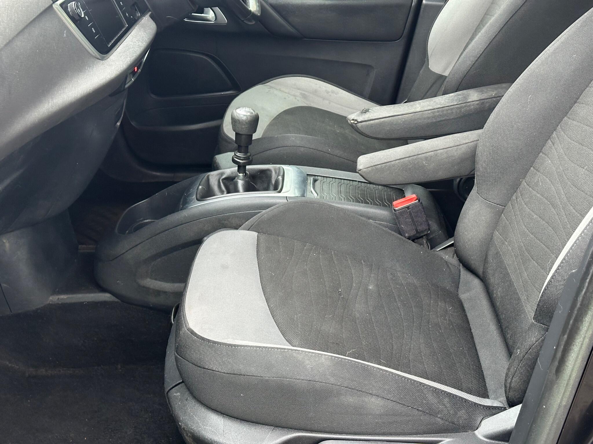 Citroen Grand C4 Picasso view 9