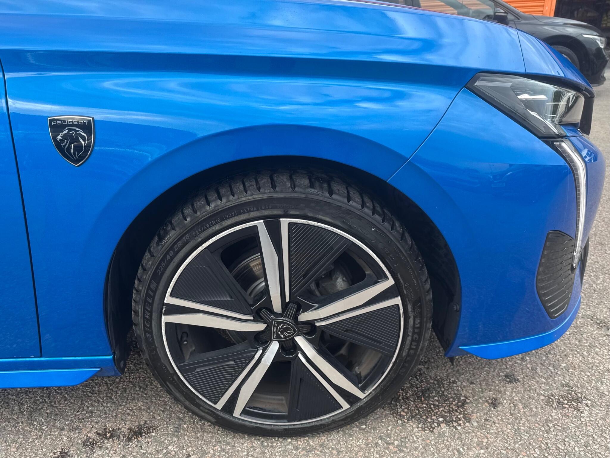 Peugeot 308 view 9