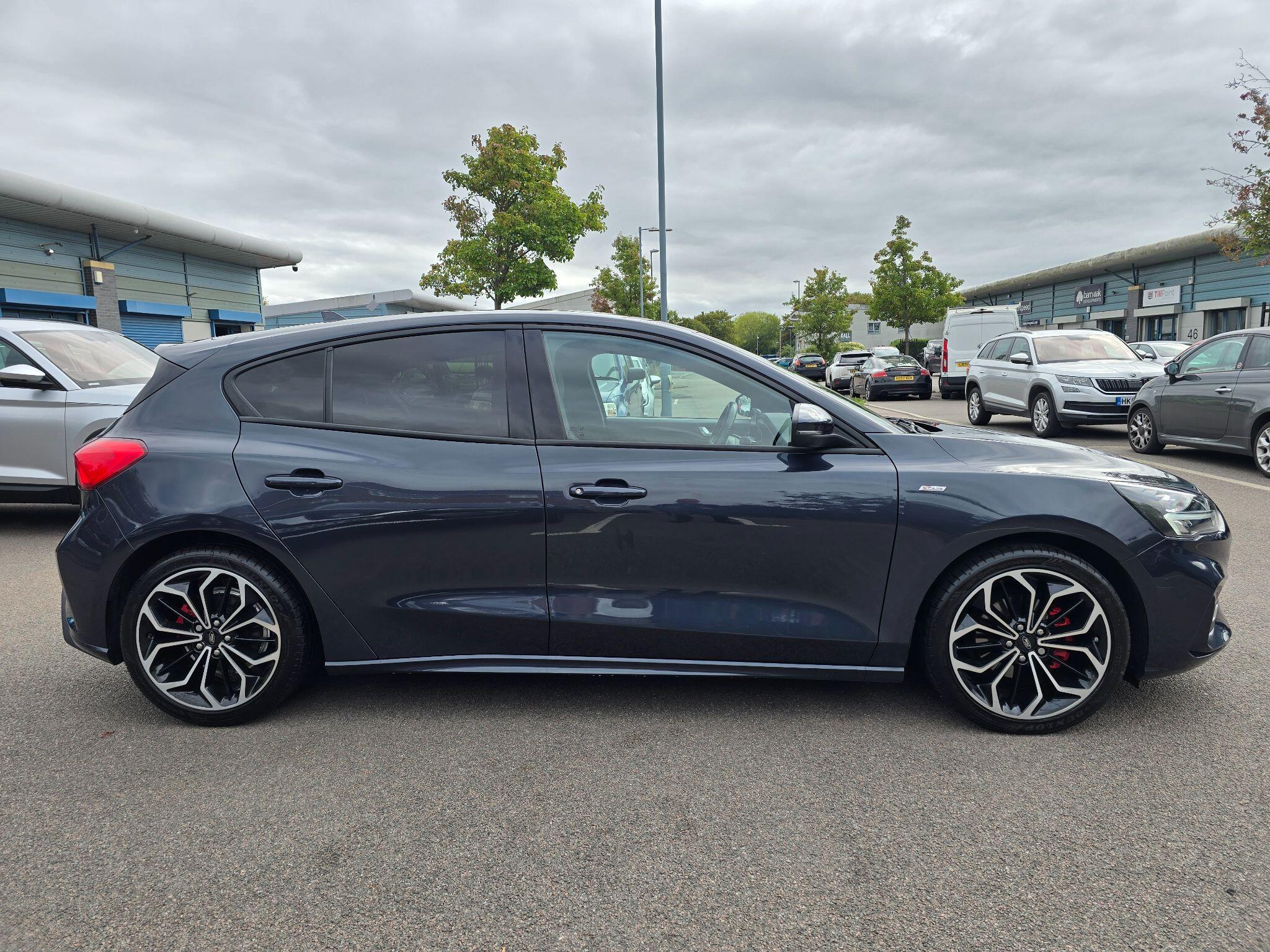 Ford Focus view 14