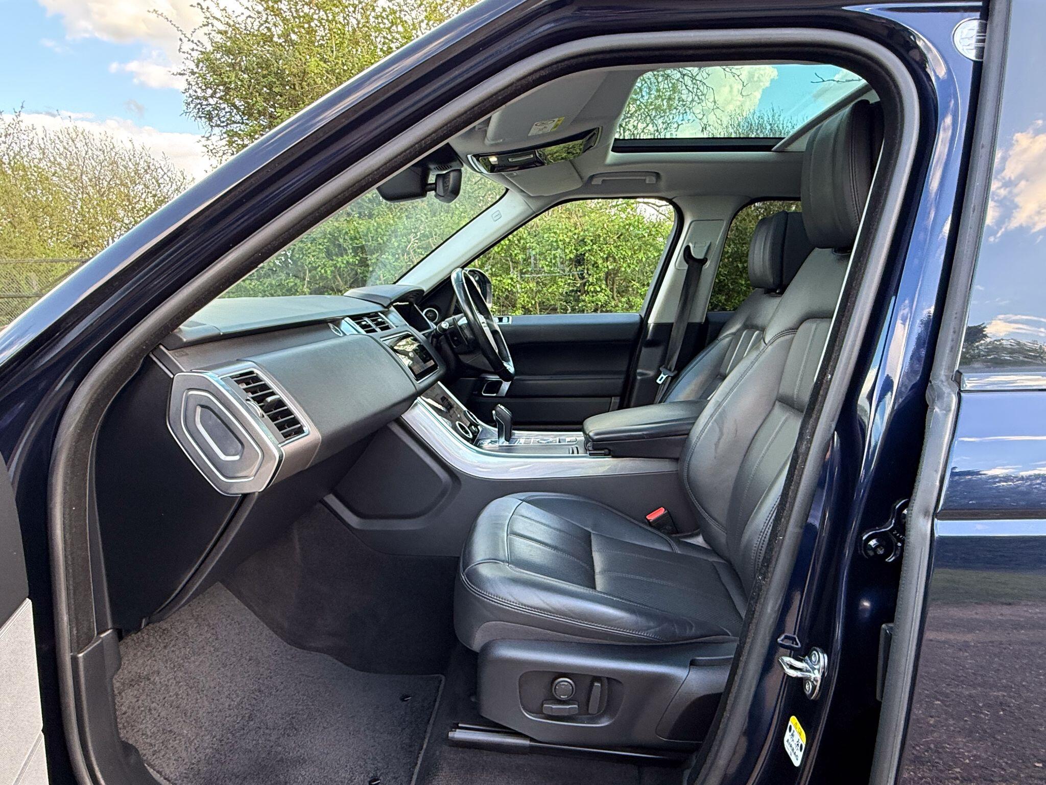 Land Rover Range Rover Sport view 3