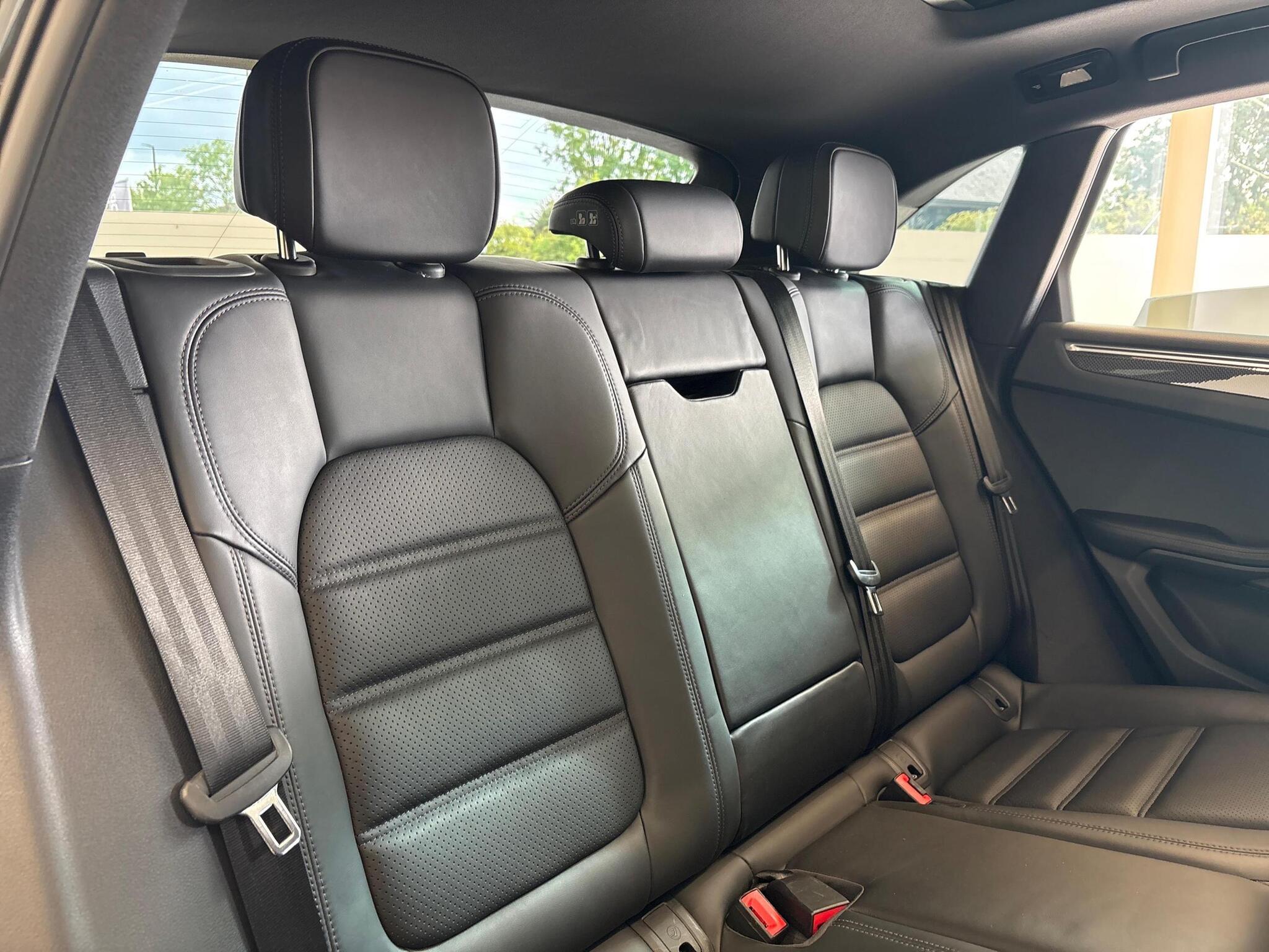 Porsche Macan view 25