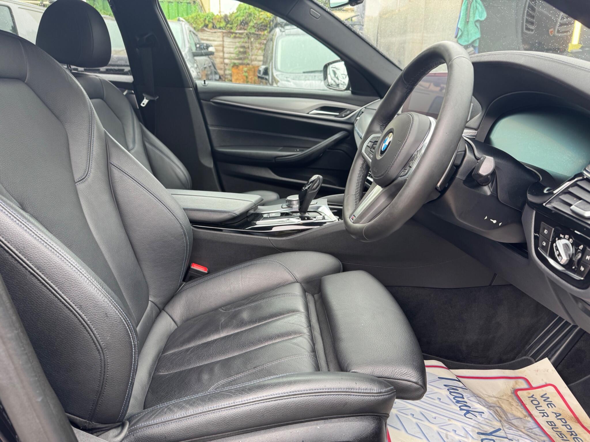 BMW 5 Series view 10