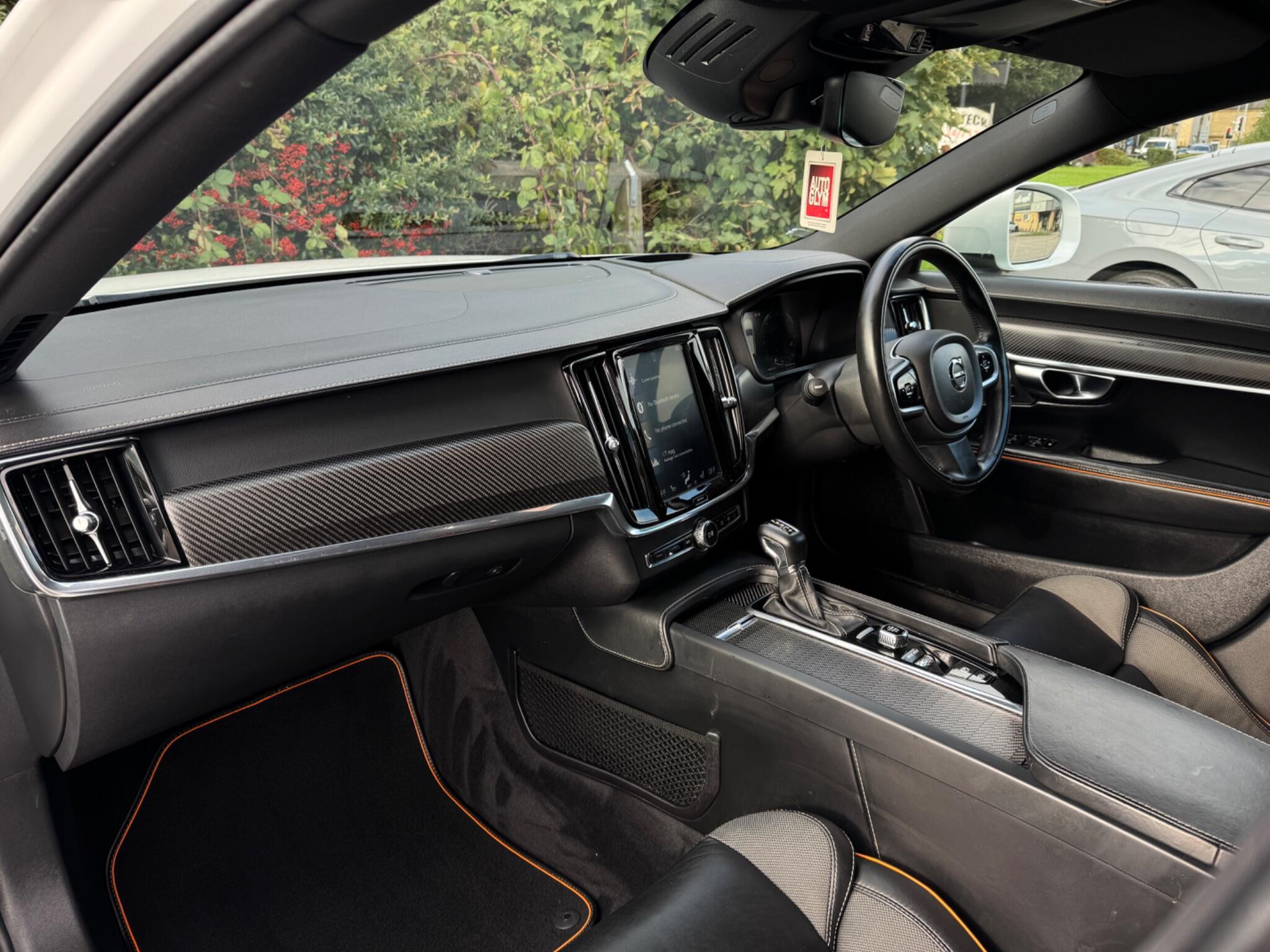 Volvo V90 Cross Country view 15
