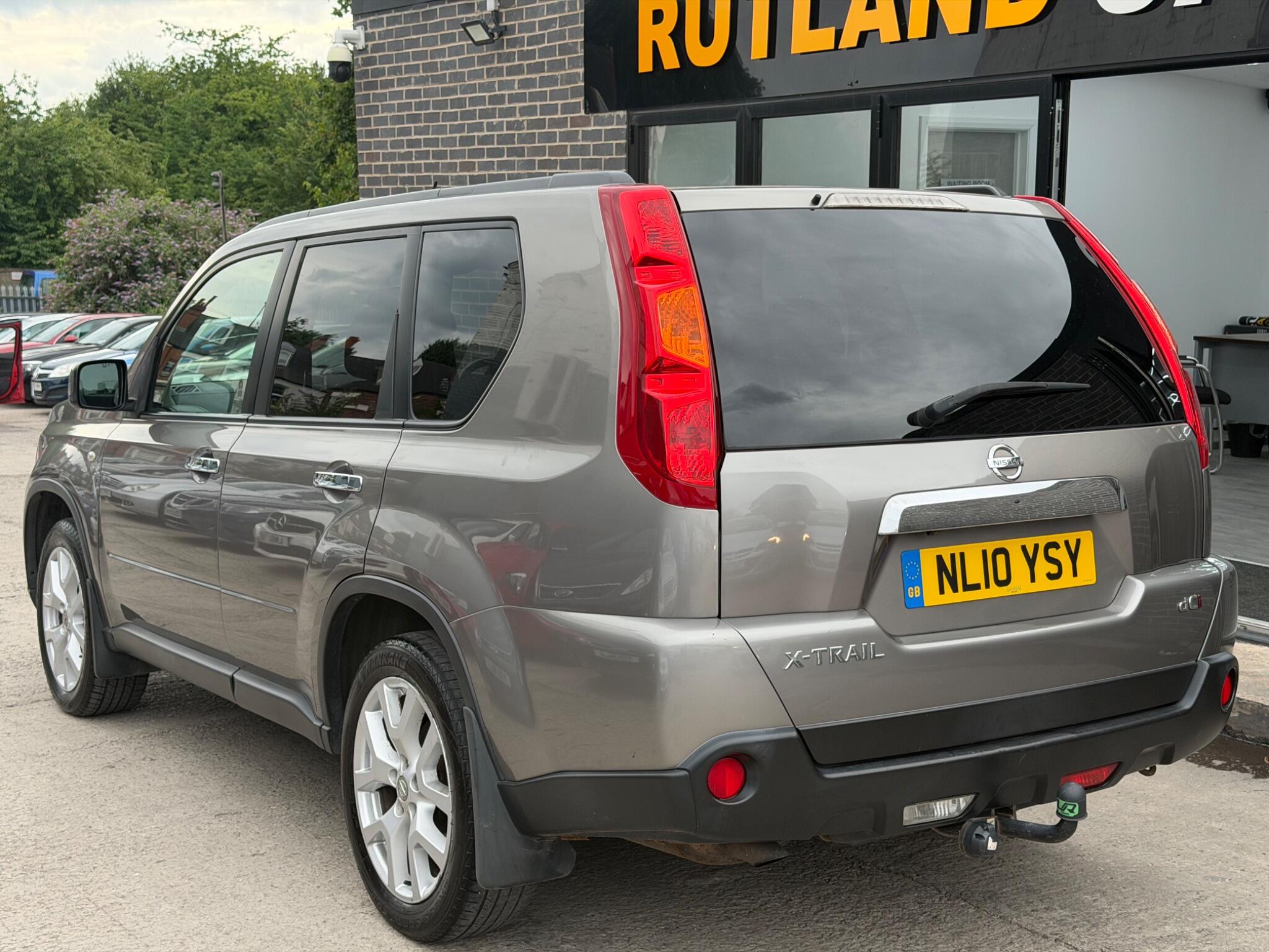Nissan X-Trail view 6