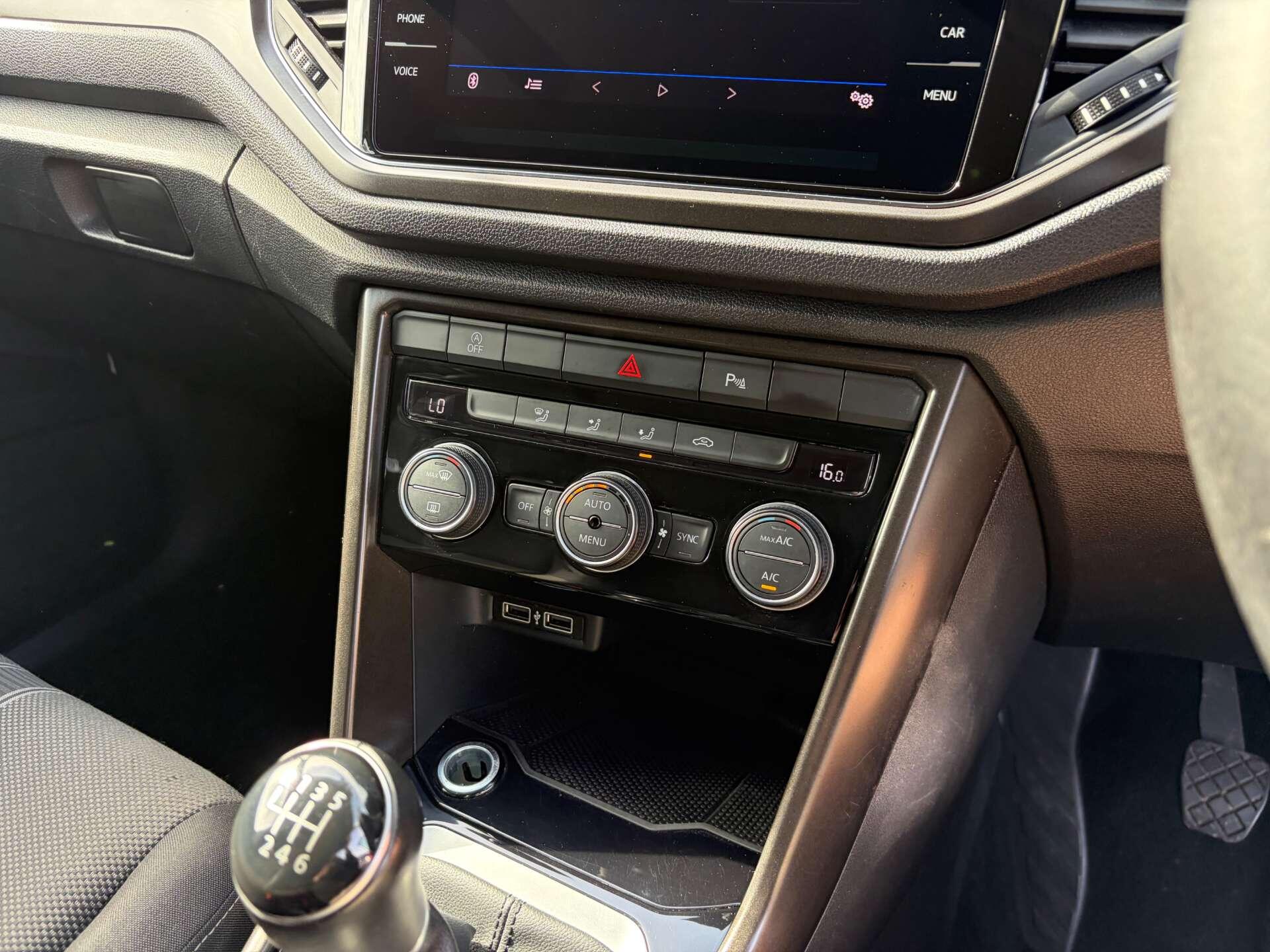 Volkswagen T-Roc view 41