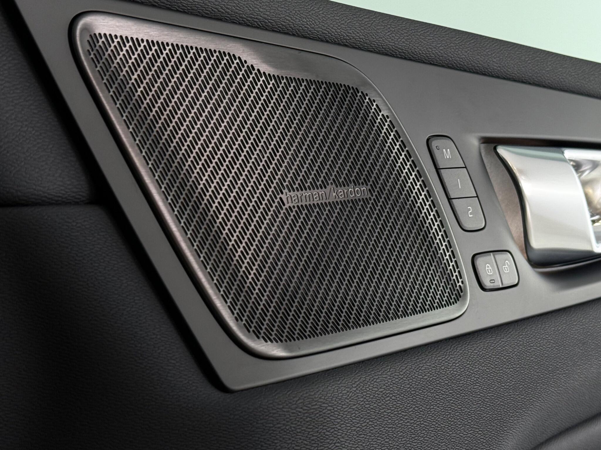 Volvo XC60 view 22