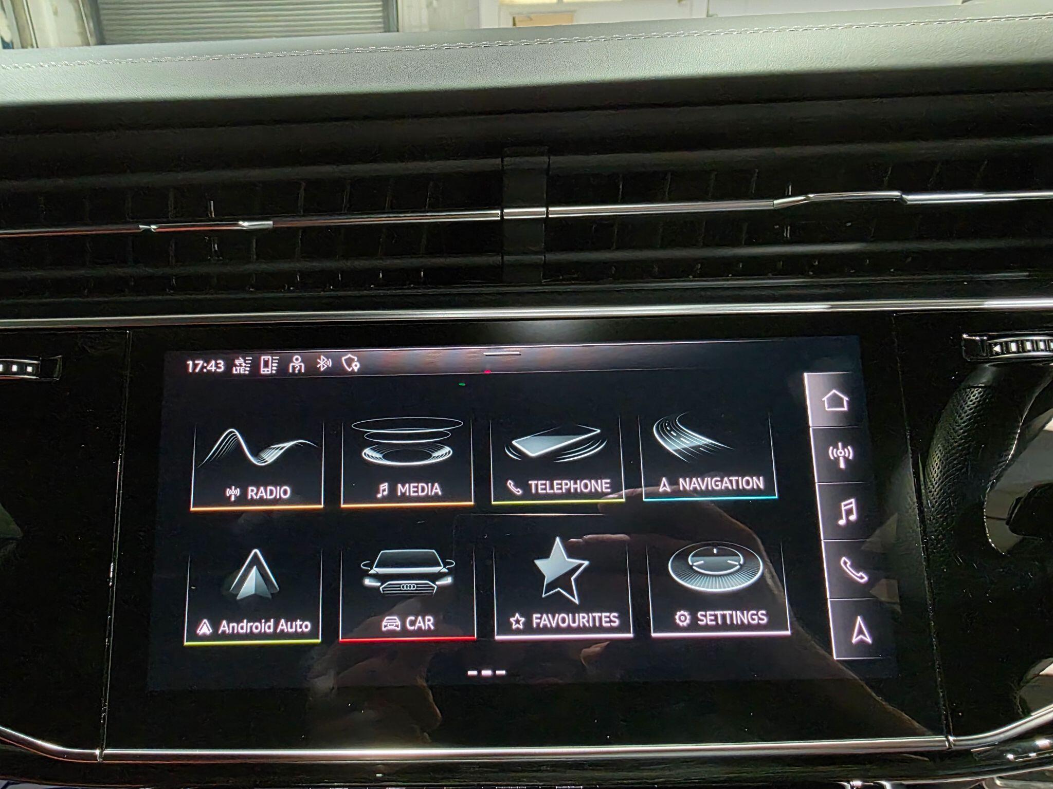 Audi SQ8 view 7
