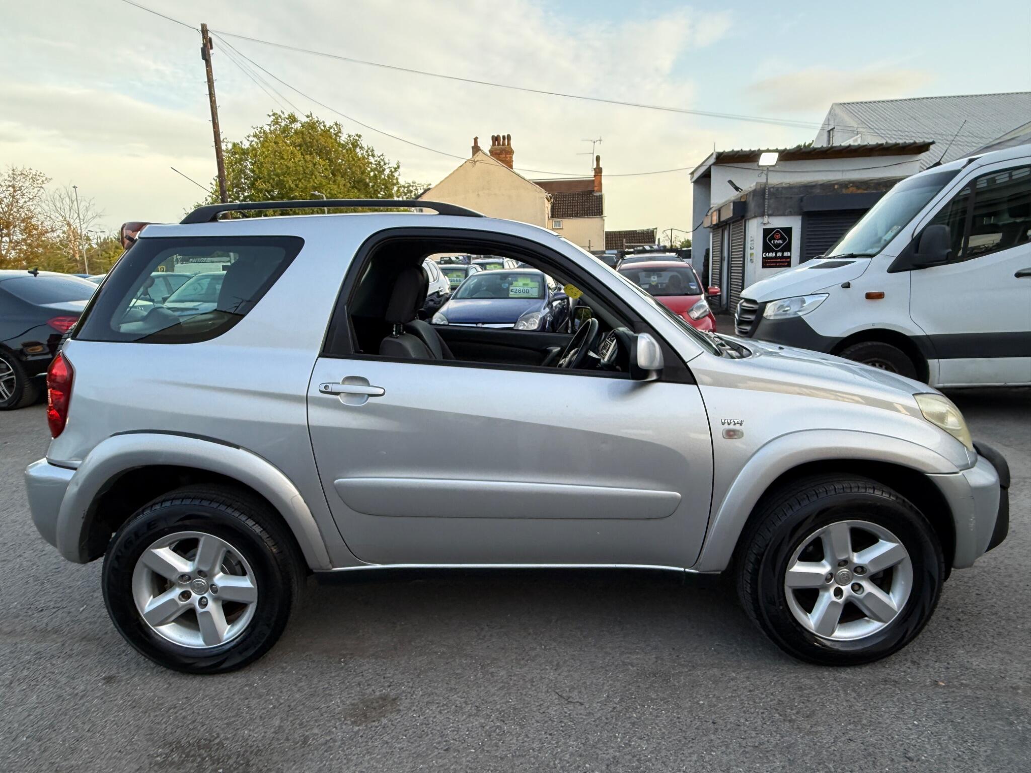 Toyota RAV4 - Image 9