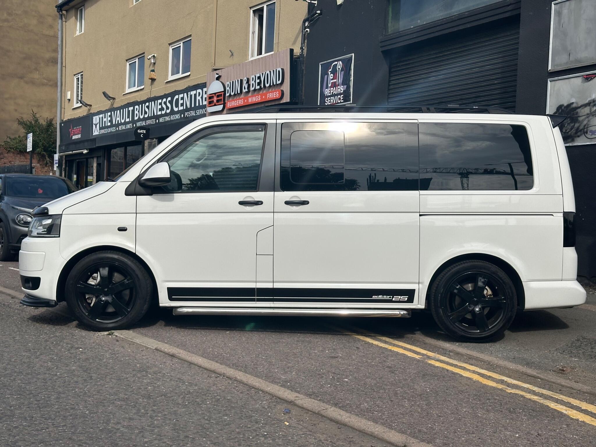 Volkswagen Caravelle view 6