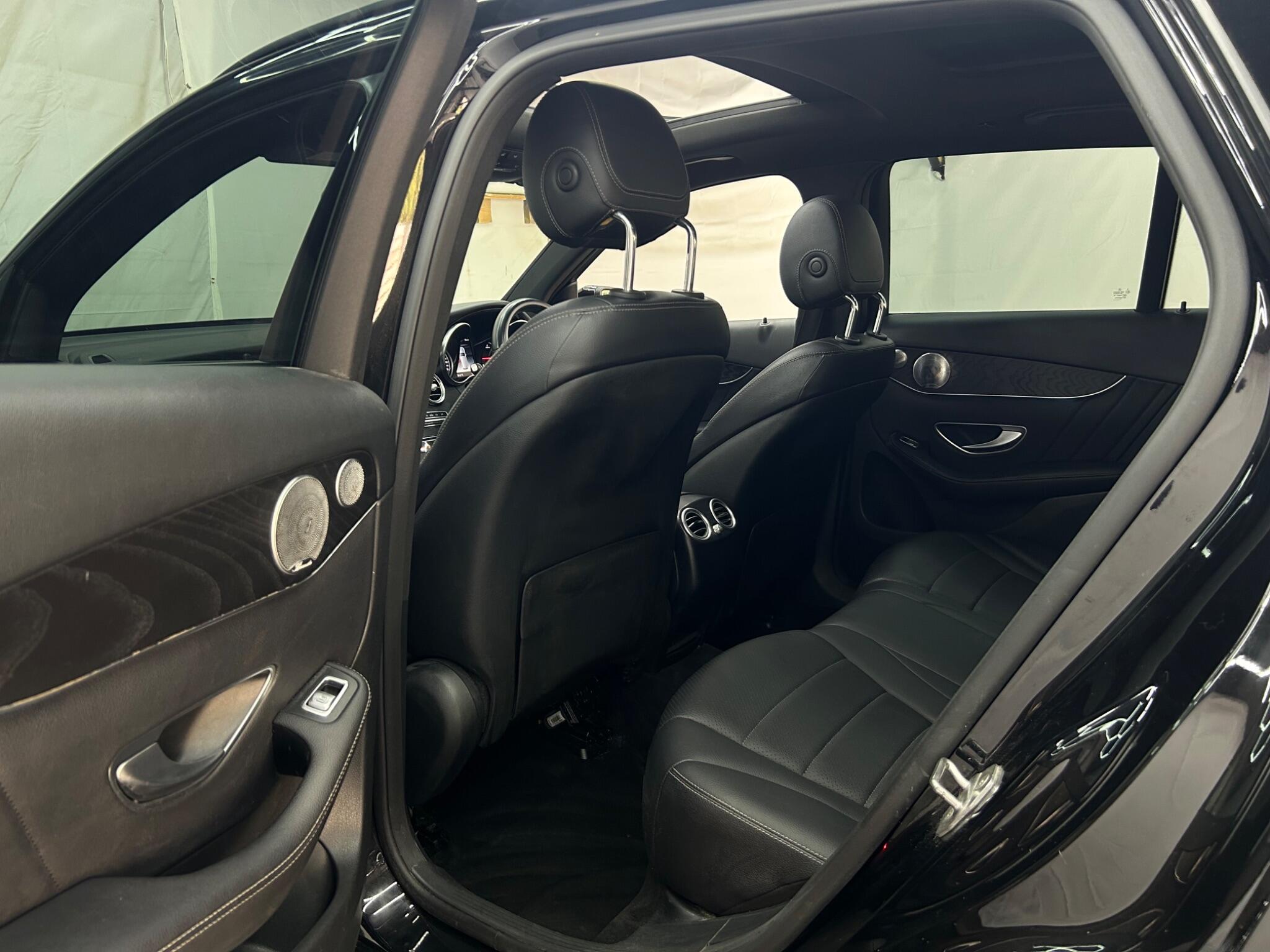 Mercedes-Benz GLC view 22