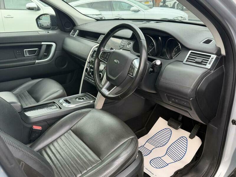Land Rover Discovery Sport view 29