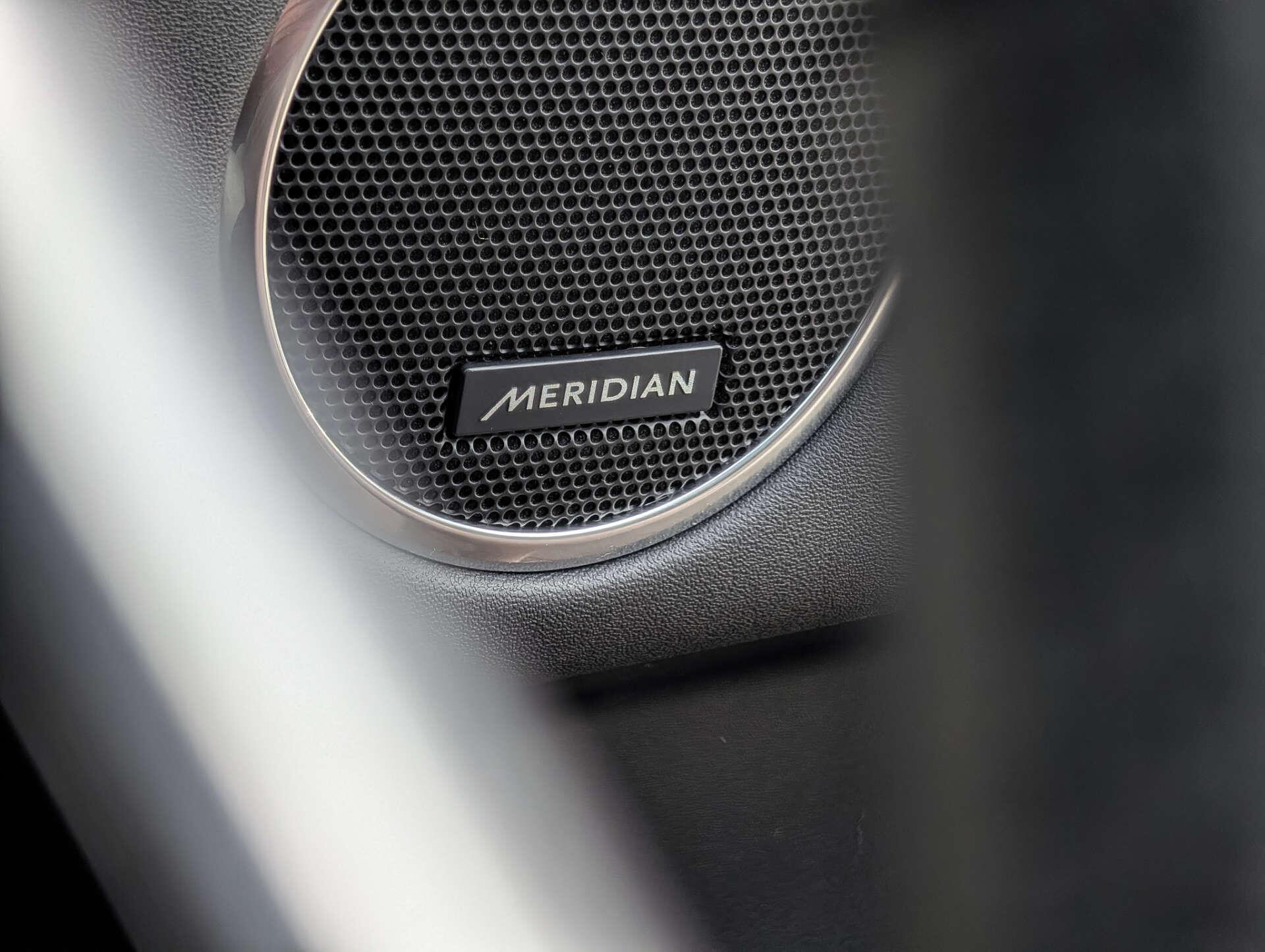Land Rover Discovery Sport view 32