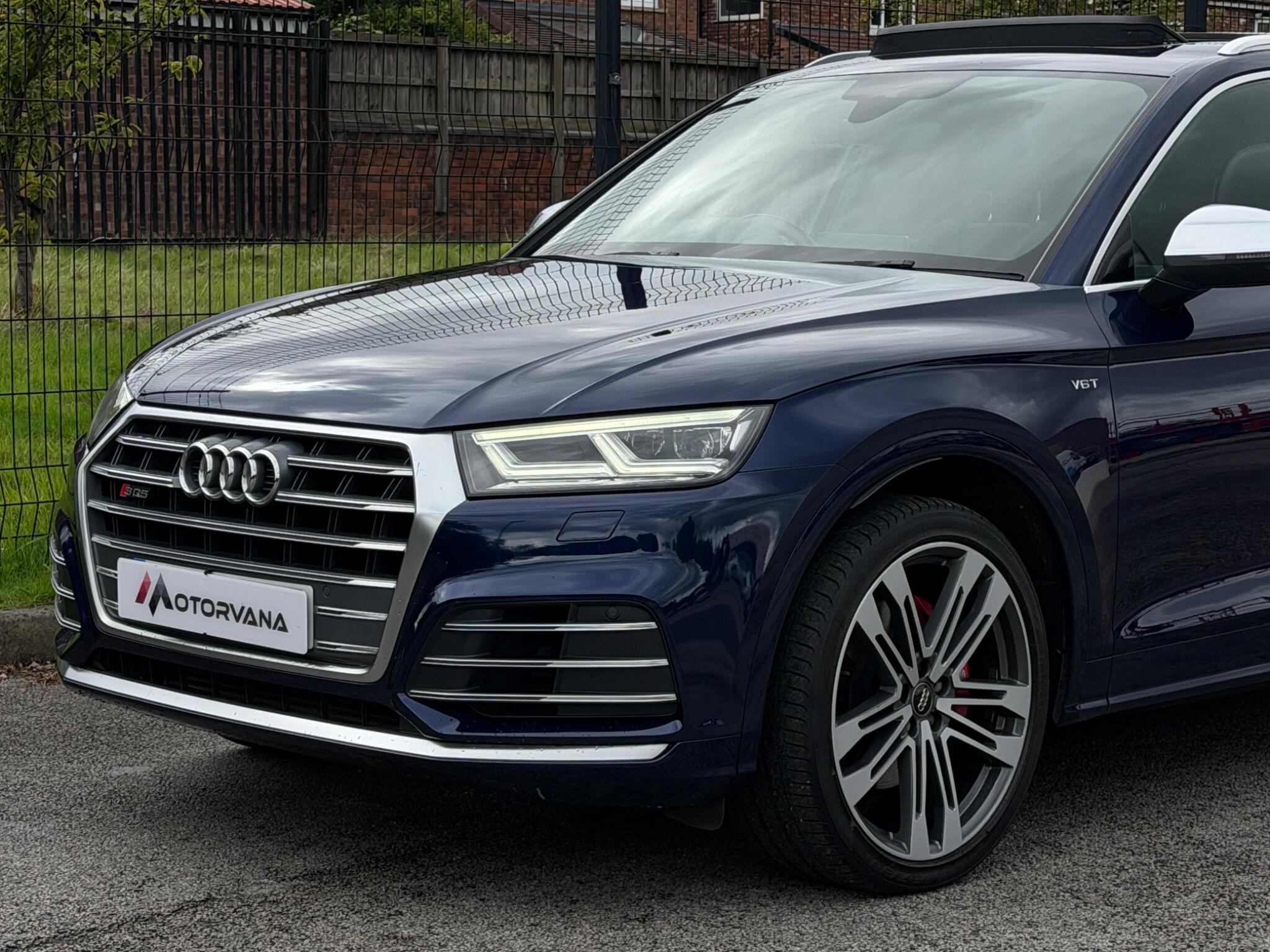 Audi SQ5 view 12