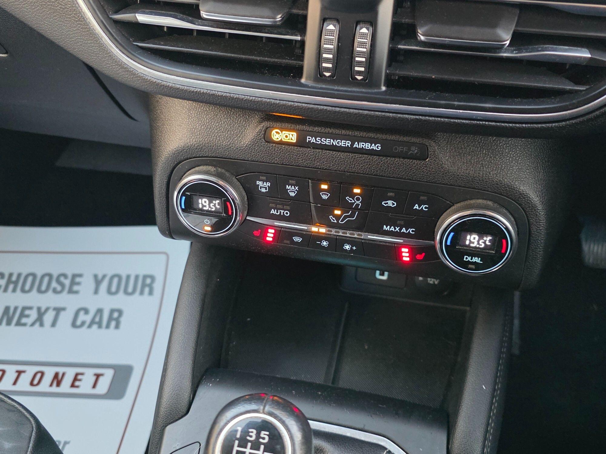 Ford Focus view 31