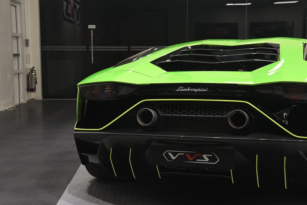 Lamborghini Aventador view 39